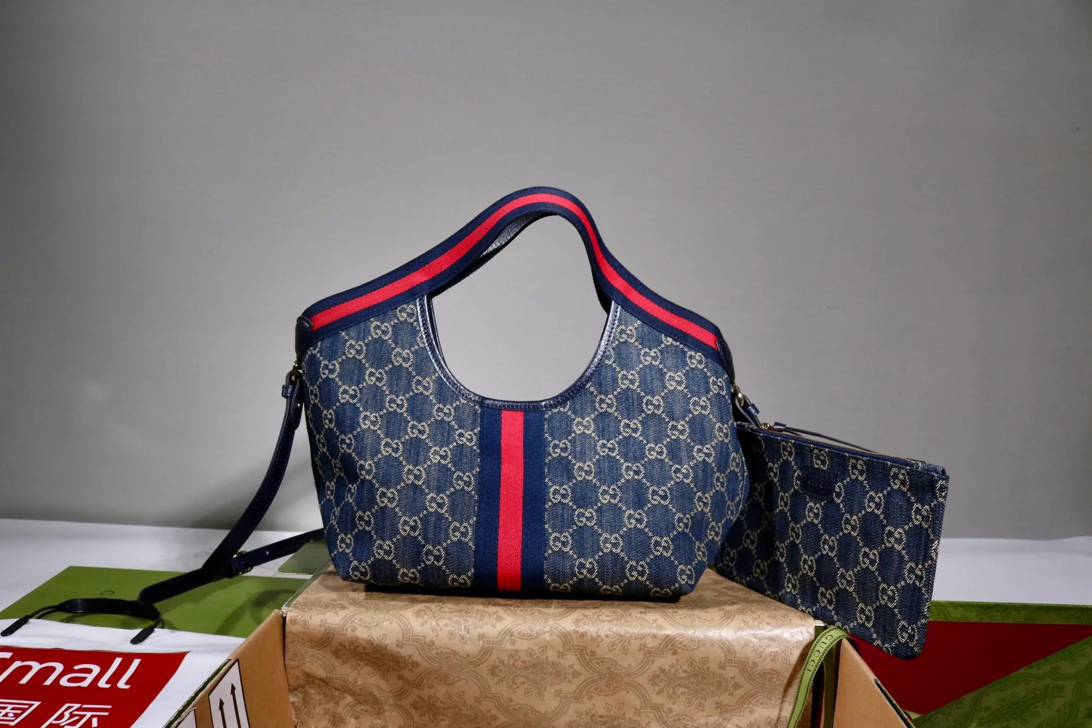 All categories Official website "Brand Women's Bags" Women's Bags 💙 GUCCI 2026 GUCCI new crossbody shoulder bag