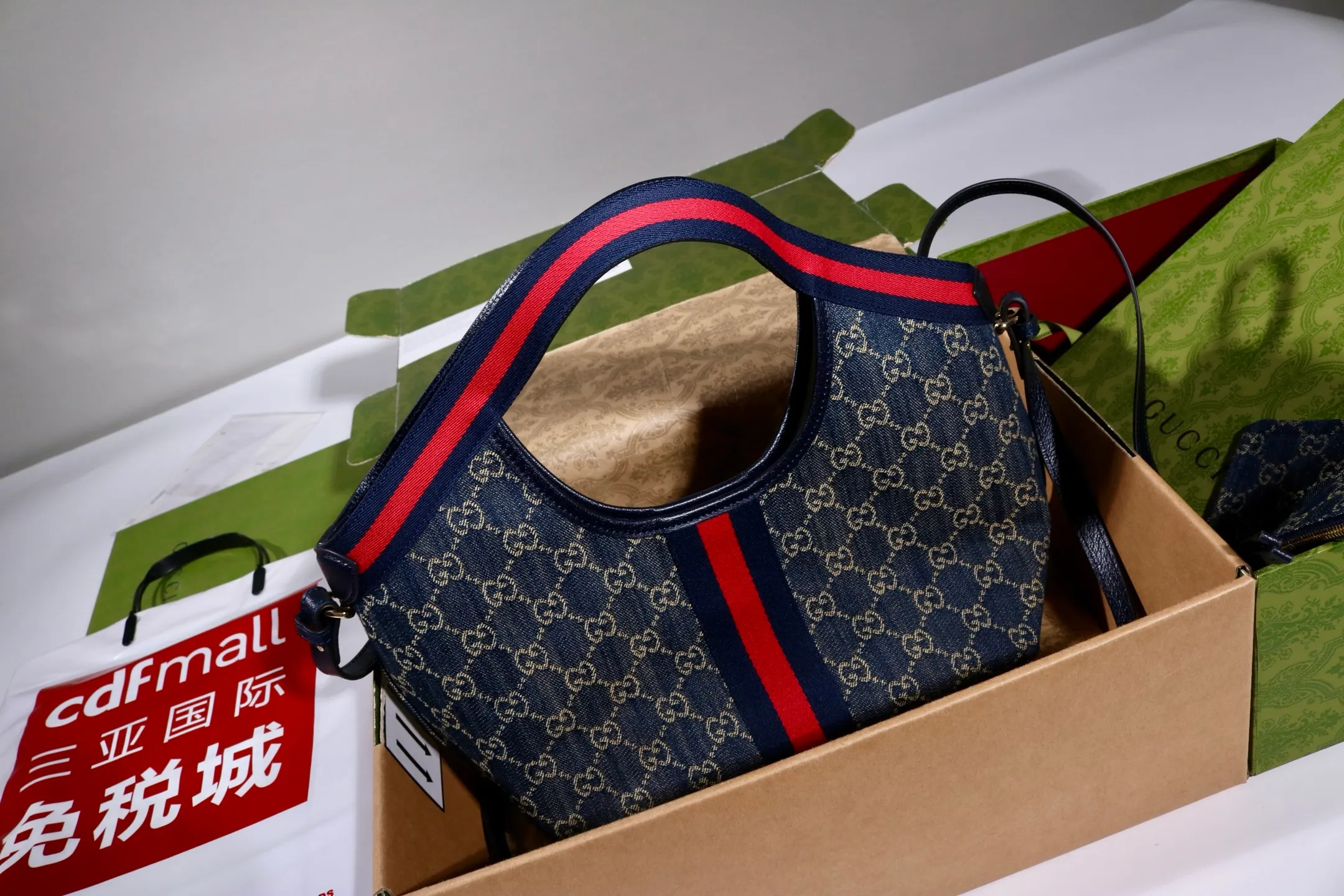 All categories Official website "Brand Women's Bags" Women's Bags 💙 GUCCI 2026 GUCCI new crossbody shoulder bag