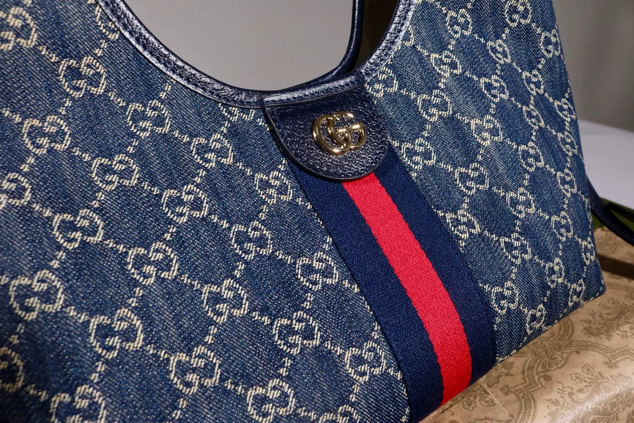 All categories Official website "Brand Women's Bags" Women's Bags 💙 GUCCI 2026 GUCCI new crossbody shoulder bag