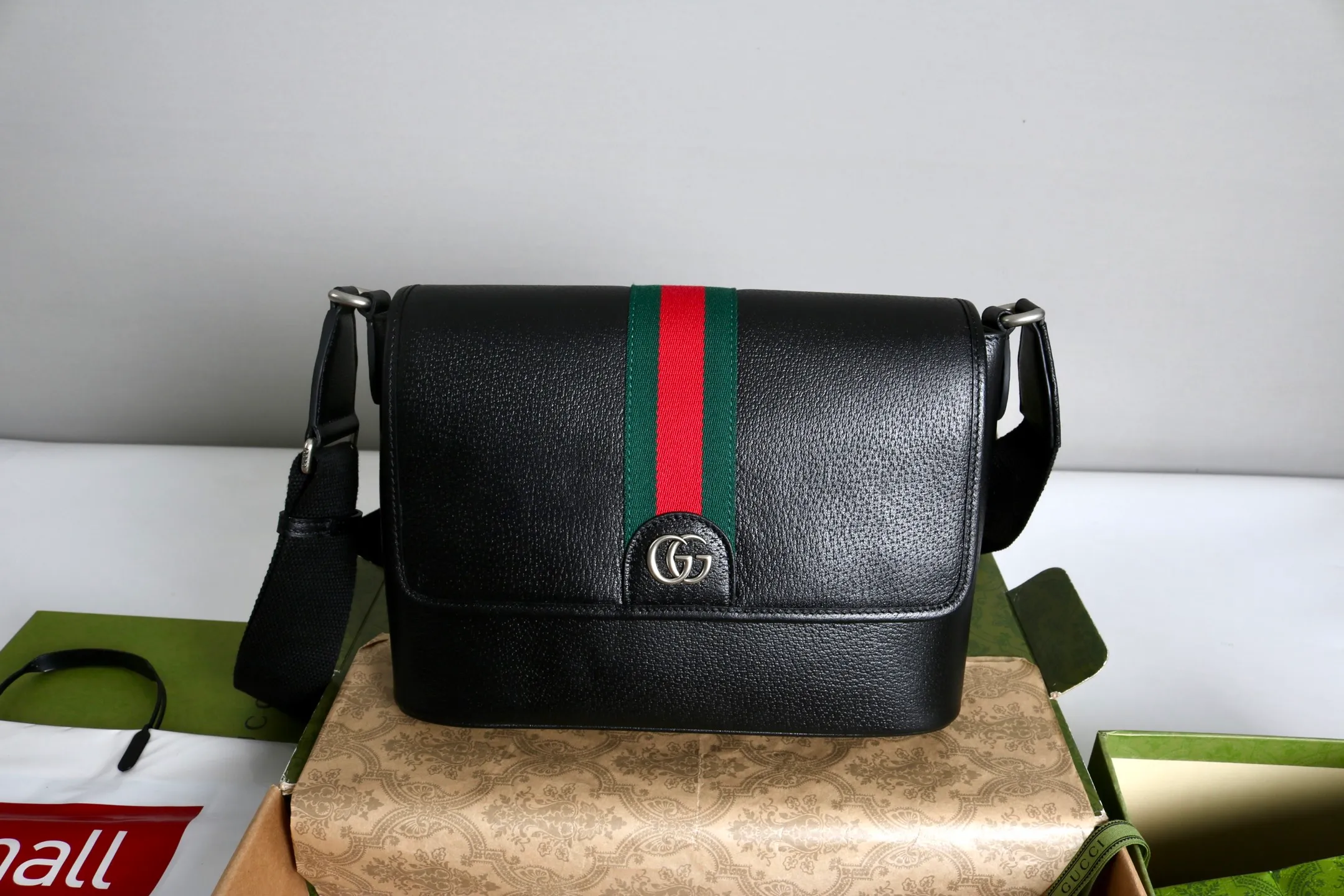 All categories Official website "Brand Women's Bags" Women's Bags 💙 GUCCI 2026 GUCCI new crossbody shoulder bag