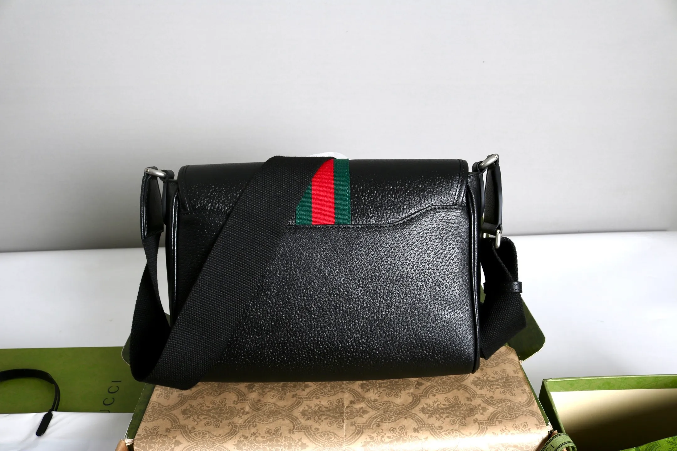All categories Official website "Brand Women's Bags" Women's Bags 💙 GUCCI 2026 GUCCI new crossbody shoulder bag