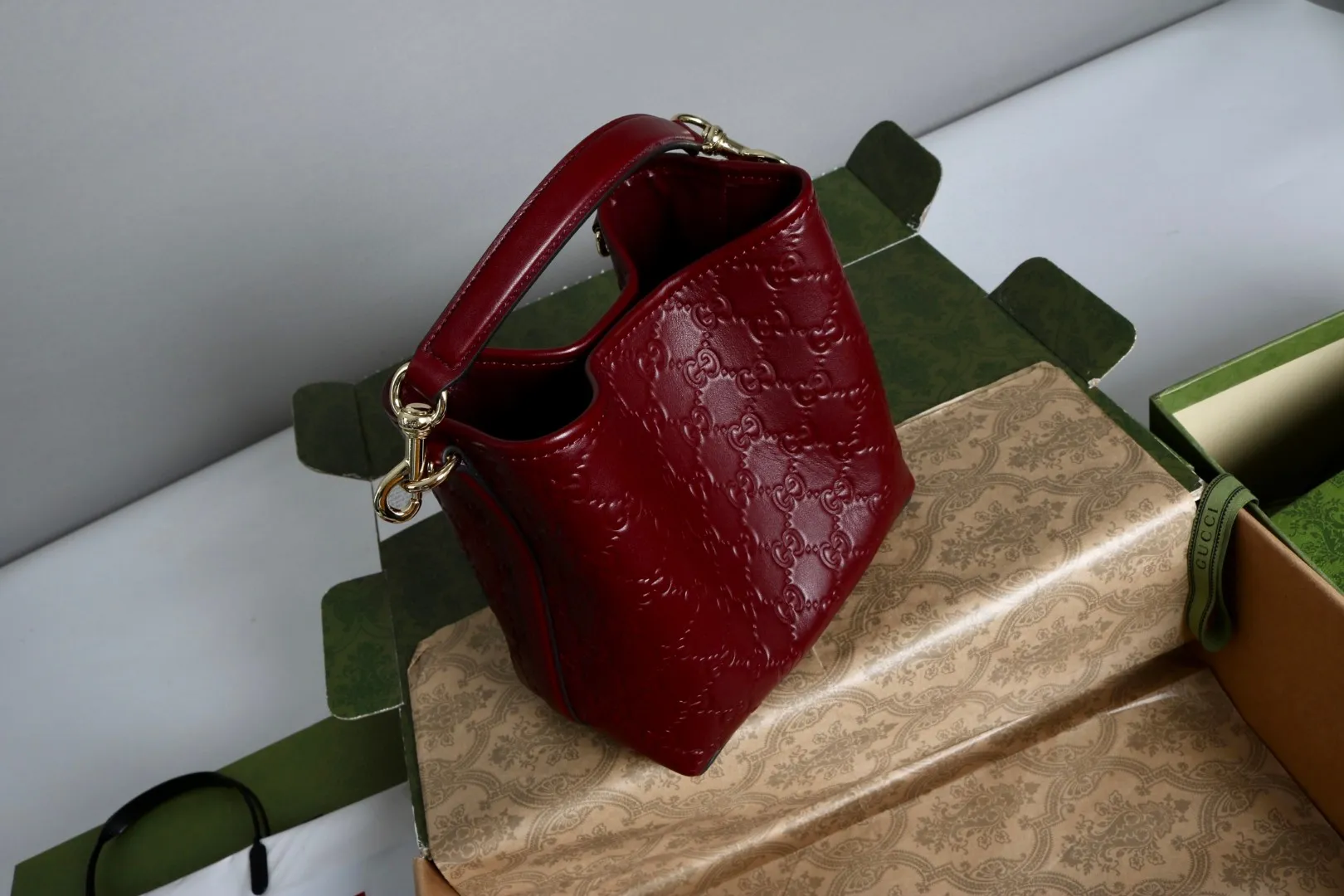 All categories Official website "Brand Women's Bags" Women's Bags 💙 GUCCI 2026 GUCCI new crossbody shoulder bag