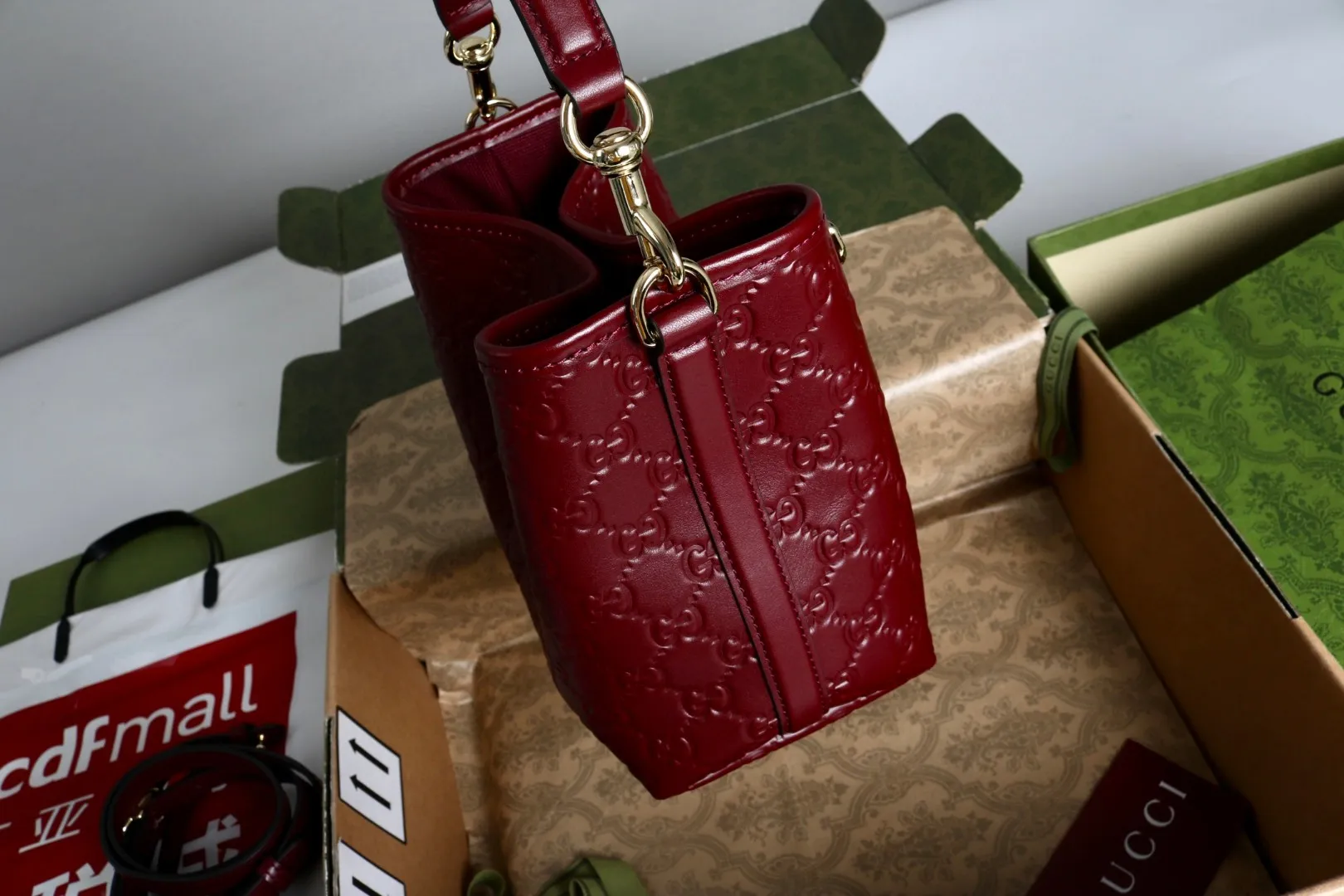 All categories Official website "Brand Women's Bags" Women's Bags 💙 GUCCI 2026 GUCCI new crossbody shoulder bag