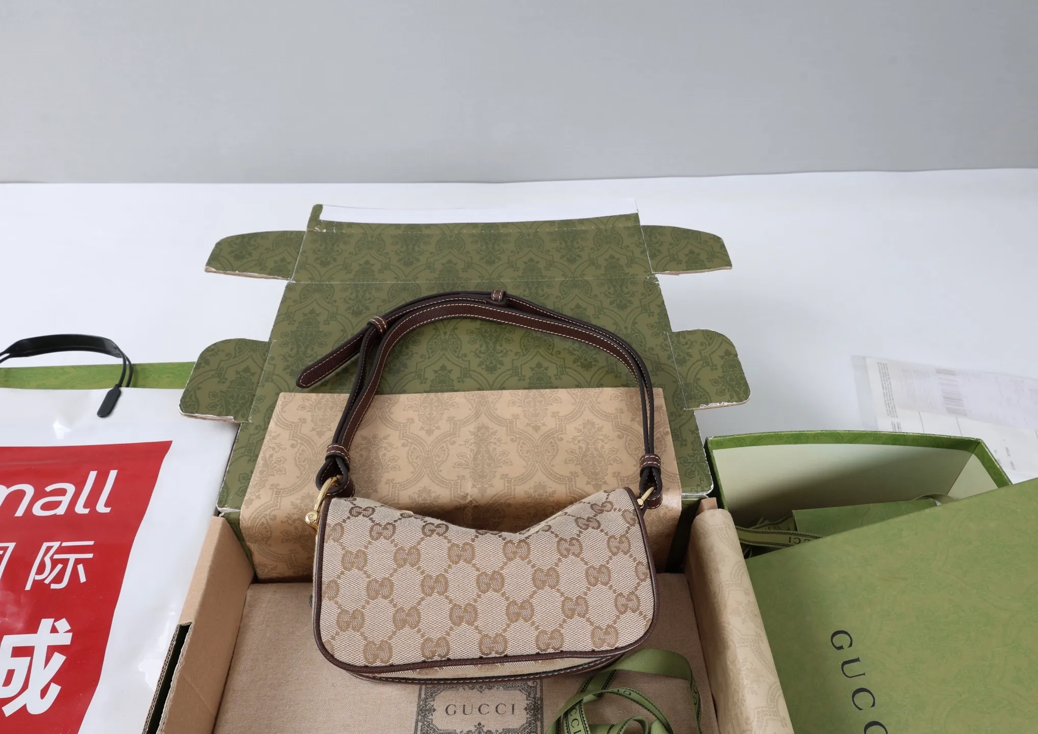 All categories Official website "Brand Women's Bags" Women's Bags 💙 GUCCI 2026 GUCCI new crossbody shoulder bag