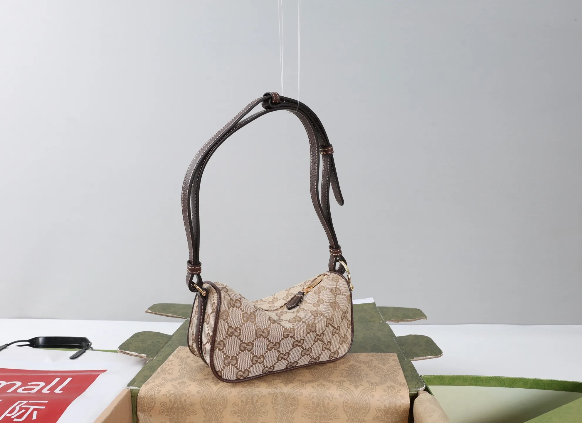All categories Official website "Brand Women's Bags" Women's Bags 💙 GUCCI 2026 GUCCI new crossbody shoulder bag