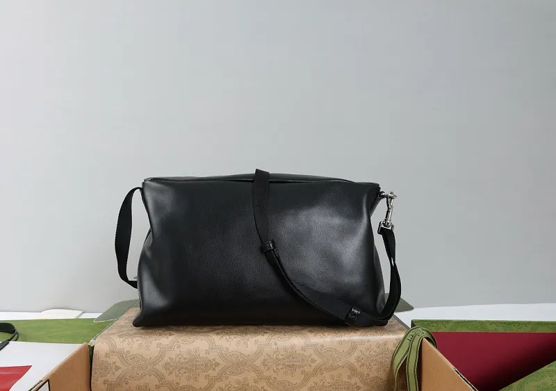 All categories Official website "Brand Women's Bags" Women's Bags 💙 GUCCI 2026 GUCCI new crossbody shoulder bag