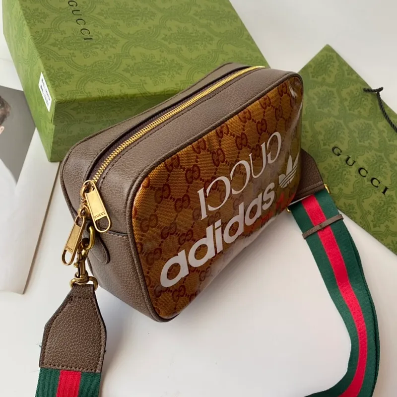 All categories Official website "Brand Women's Bags" Women's Bags 💙 GUCCI 2022 Official New Style Gucci Crossbody Bag Wholesale 58001800 High Quality Specifications: 24-15-7.5CM