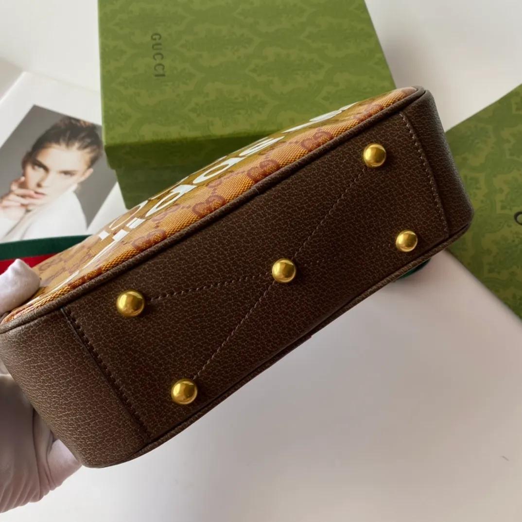 All categories Official website "Brand Women's Bags" Women's Bags 💙 GUCCI 2022 Official New Style Gucci Crossbody Bag Wholesale 58001800 High Quality Specifications: 24-15-7.5CM