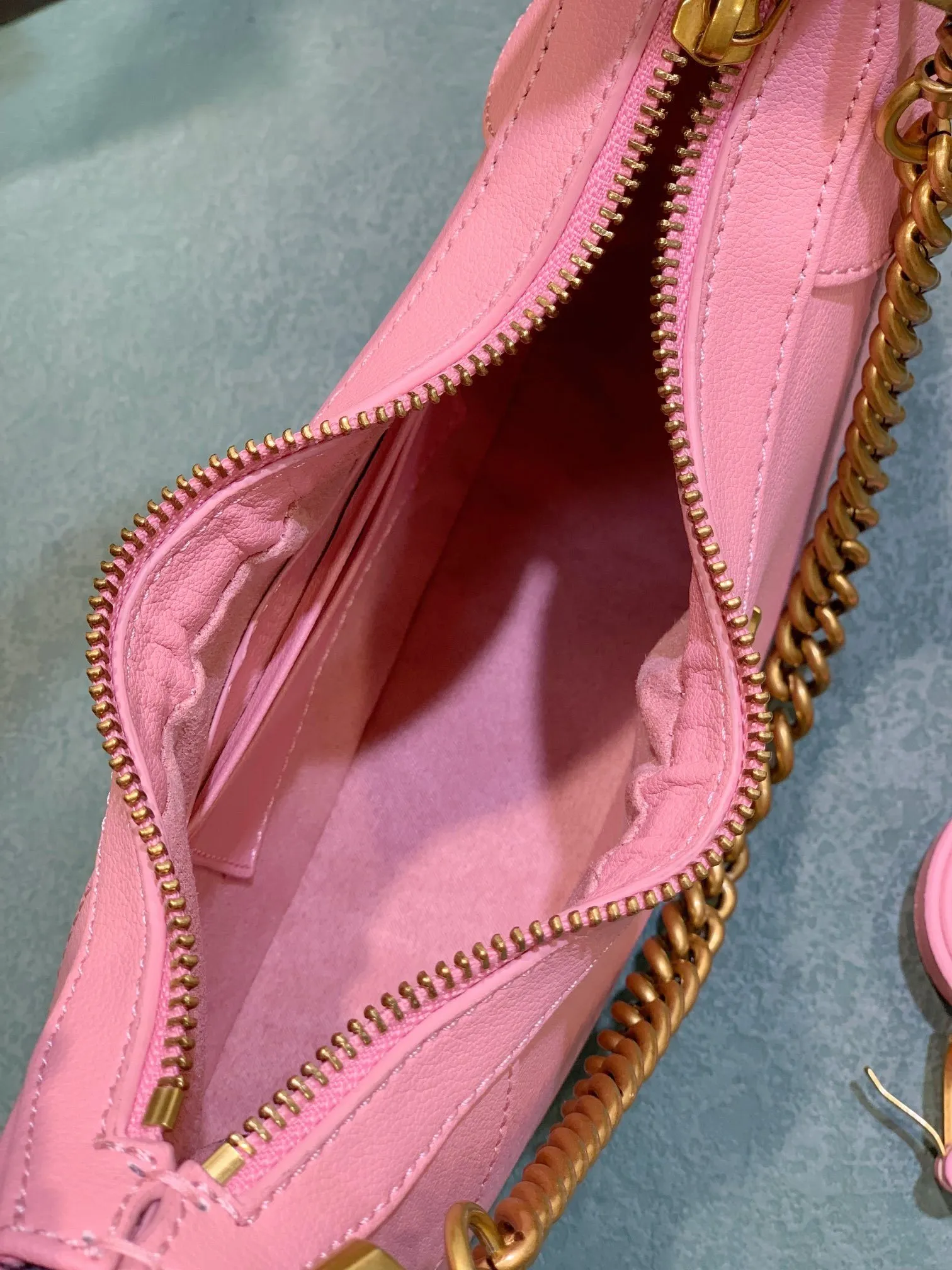 All categories Official website "Brand Women's Bags" Women's Bags 💙 GUCCI 2024 latest GUCCI crossbody bag