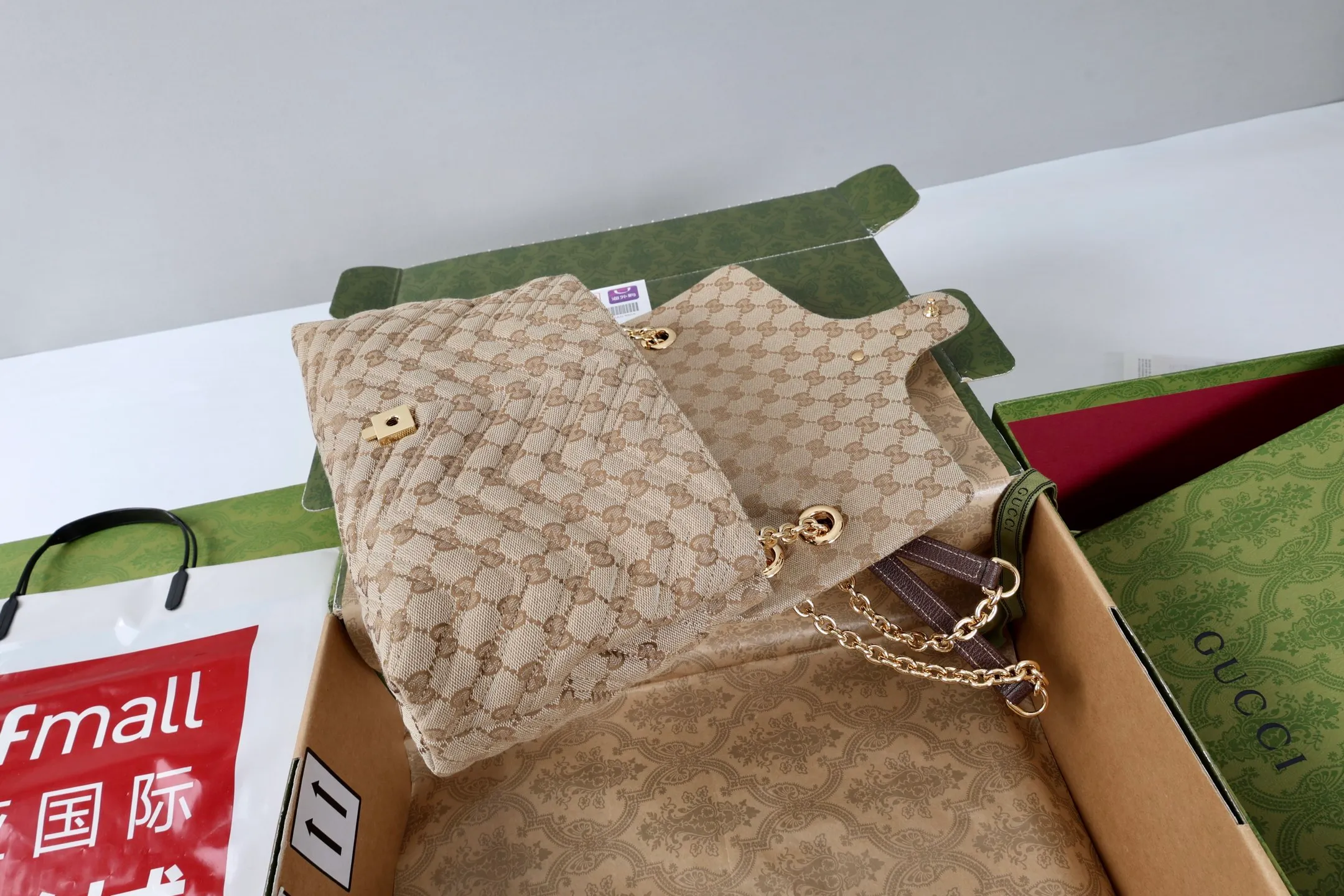 All categories Official website "Brand Women's Bags" Women's Bags 💙 GUCCI 2026 GUCCI new crossbody shoulder bag