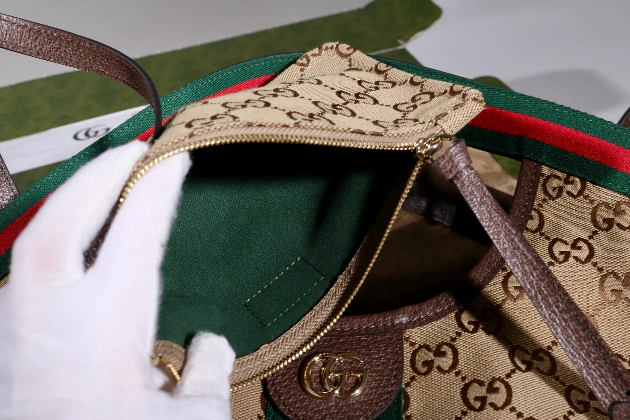 All categories Official website "Brand Women's Bags" Women's Bags 💙 GUCCI 2026 GUCCI new crossbody shoulder bag