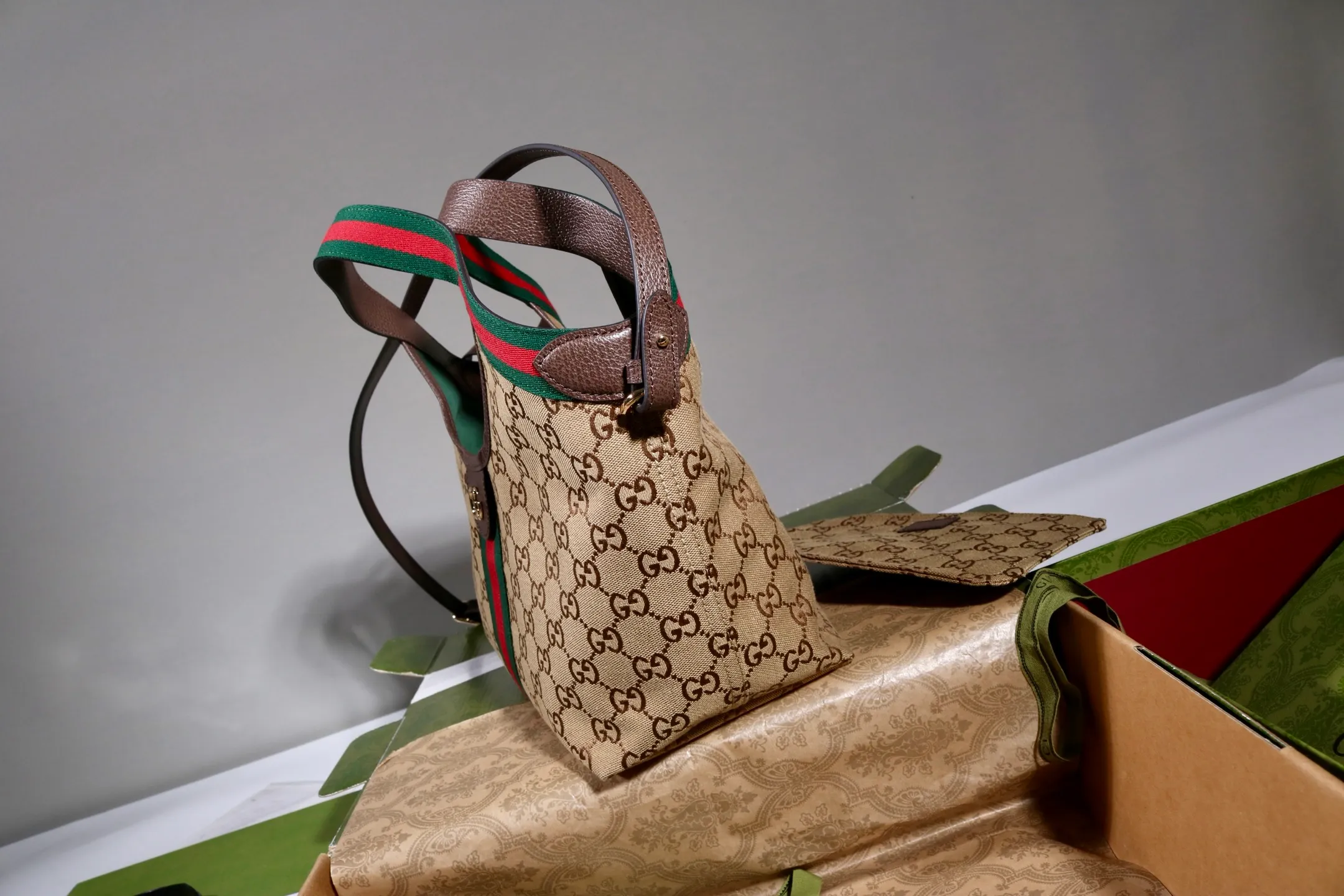 All categories Official website "Brand Women's Bags" Women's Bags 💙 GUCCI 2026 GUCCI new crossbody shoulder bag
