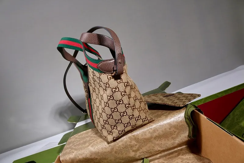 All categories Official website "Brand Women's Bags" Women's Bags 💙 GUCCI 2026 GUCCI new crossbody shoulder bag