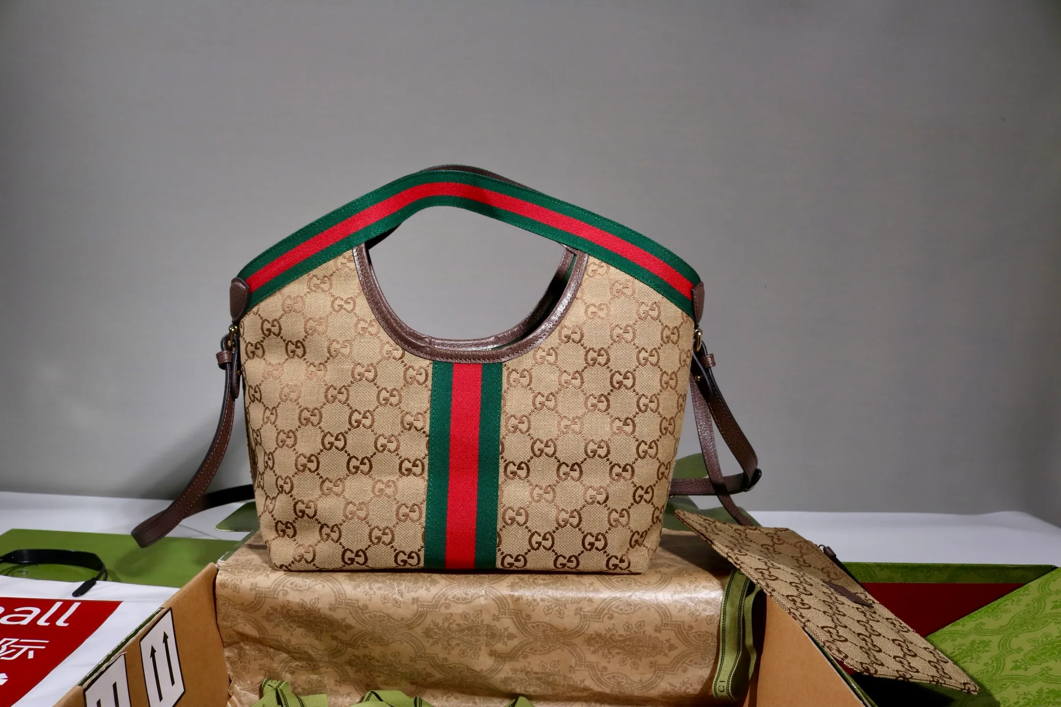 All categories Official website "Brand Women's Bags" Women's Bags 💙 GUCCI 2026 GUCCI new crossbody shoulder bag