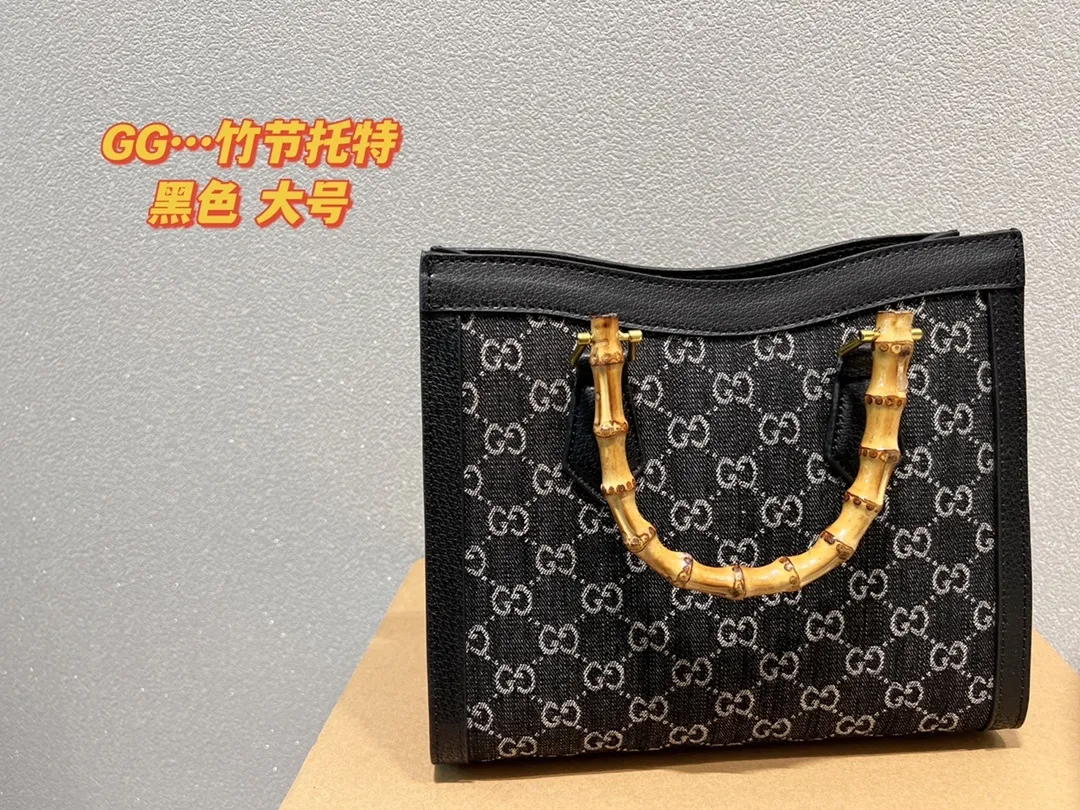 All categories Official website "Brand Women's Bags" Women's Bags 💙 GUCCI 2022 official new Gucci handbag wholesale Large size 58001900 Small size 58001800 High quality Specifications: Large size 27-22 CM Small size 20-16 CM