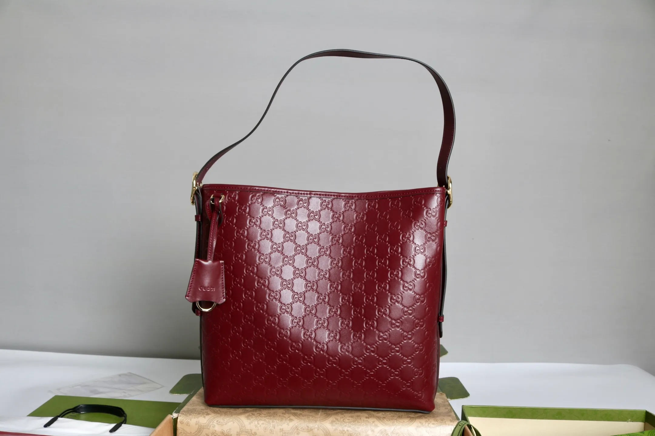 All categories Official website "Brand Women's Bags" Women's Bags 💙 GUCCI 2026 GUCCI new crossbody shoulder bag