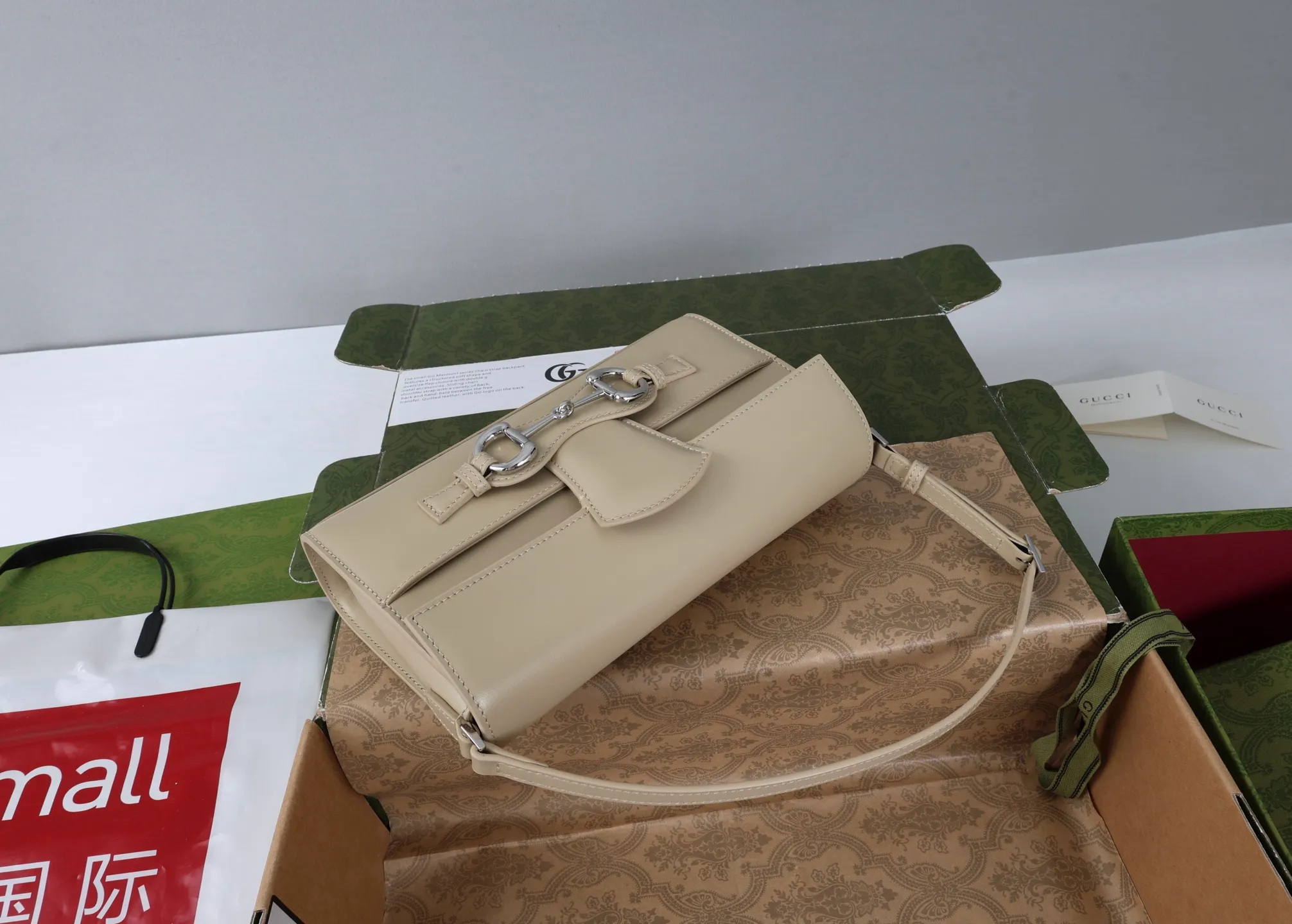 All categories Official website "Brand Women's Bags" Women's Bags 💙 GUCCI 2026 GUCCI new crossbody shoulder bag