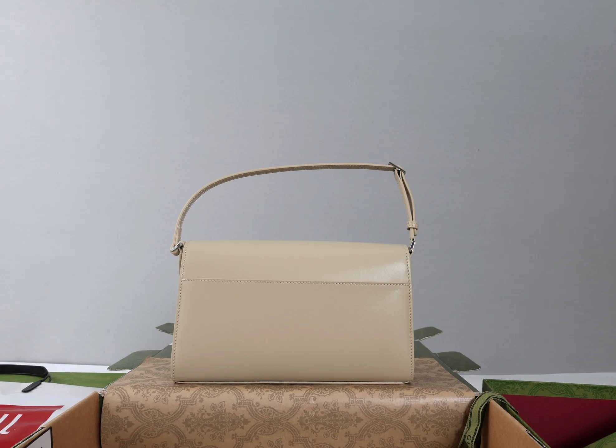 All categories Official website "Brand Women's Bags" Women's Bags 💙 GUCCI 2026 GUCCI new crossbody shoulder bag