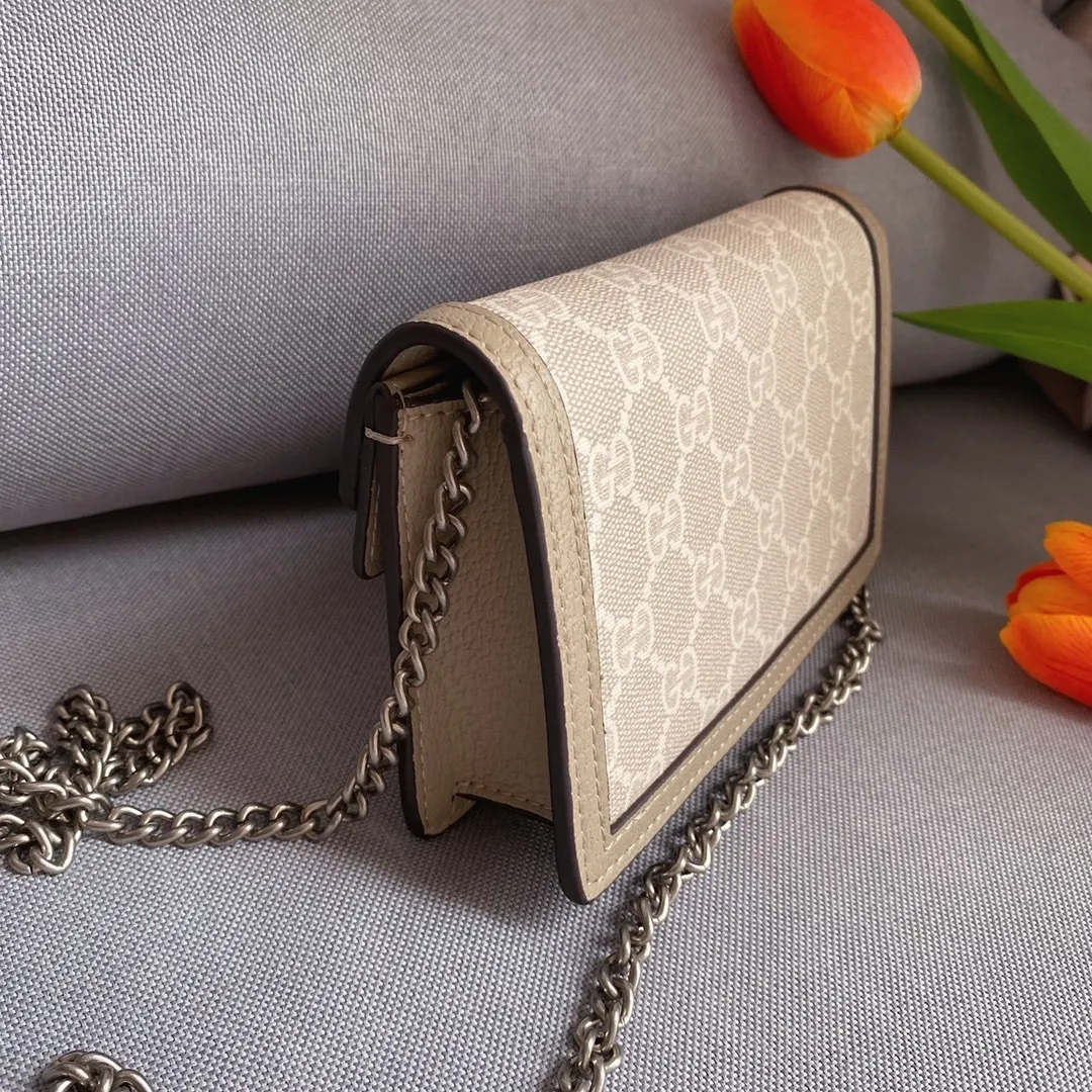 All Categories Official Website "Brand Women's Bags" Women's Bags 💙 GUCCI 2022 Official New Style Gucci Crossbody Bag Wholesale 58001600 High Quality Specifications: 18-12-4.5CM