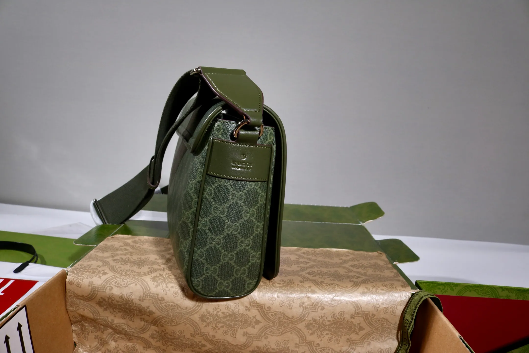 All categories Official website "Brand Women's Bags" Women's Bags 💙 GUCCI 2026 GUCCI new crossbody shoulder bag