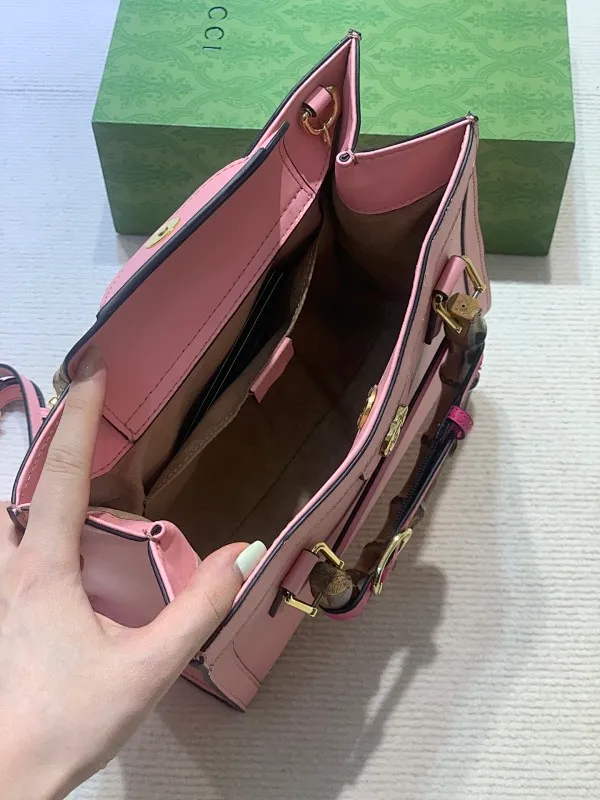 All categories Official website "Brand Women's Bags" Women's Bags 💙 GUCCI 2023 latest GUCCI crossbody bag