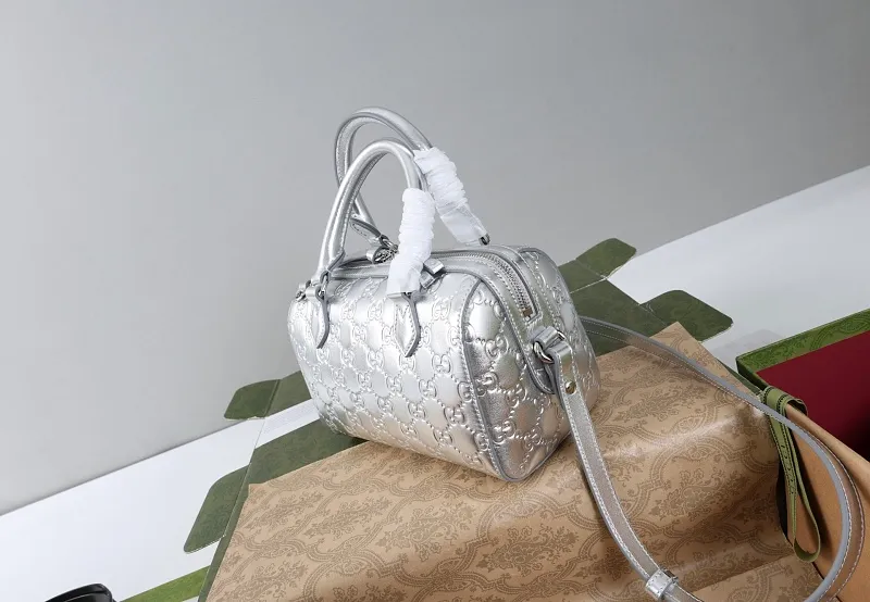 All categories Official website "Brand Women's Bags" Women's Bags 💙 GUCCI 2026 GUCCI new crossbody shoulder bag