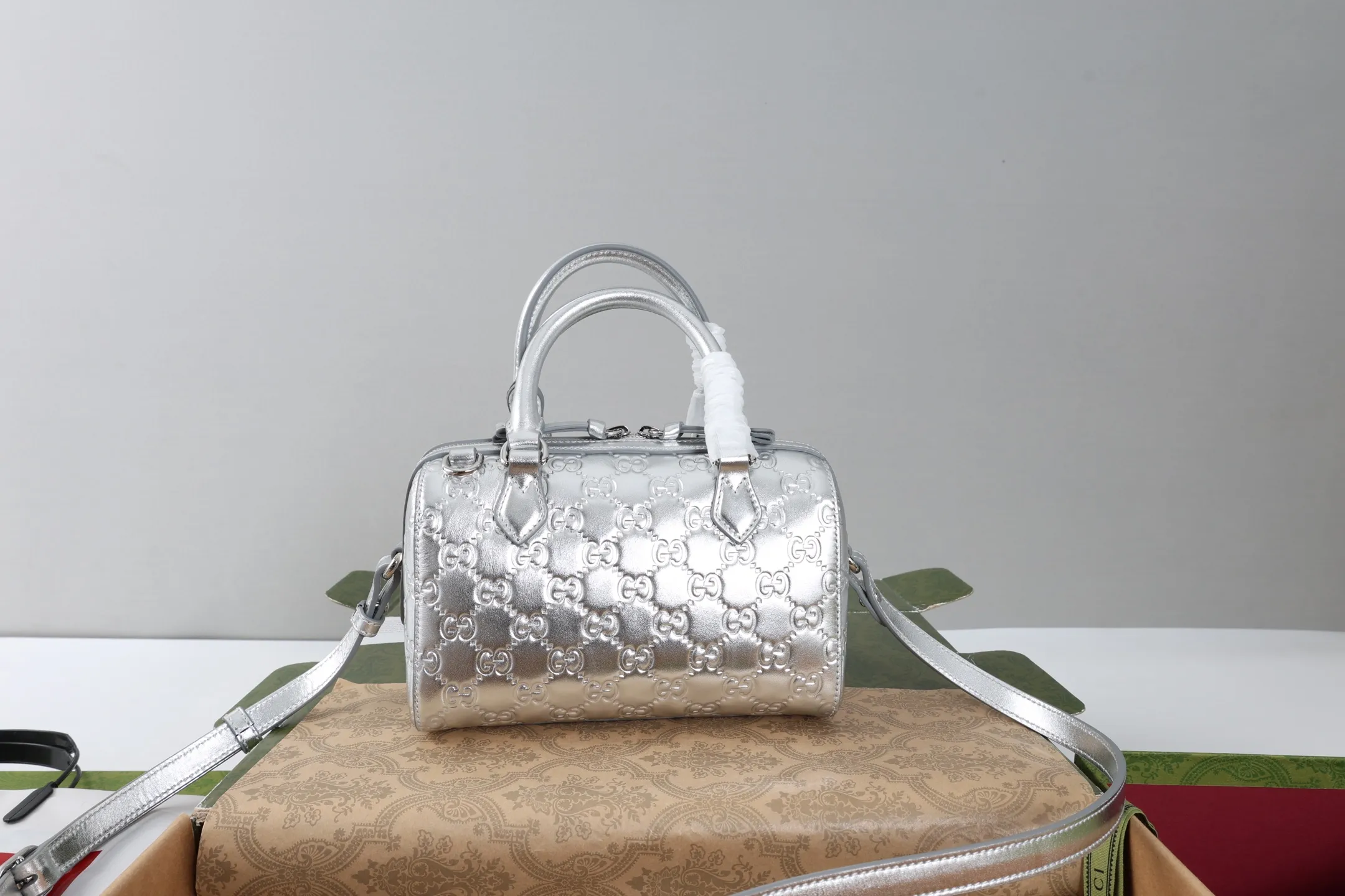 All categories Official website "Brand Women's Bags" Women's Bags 💙 GUCCI 2026 GUCCI new crossbody shoulder bag