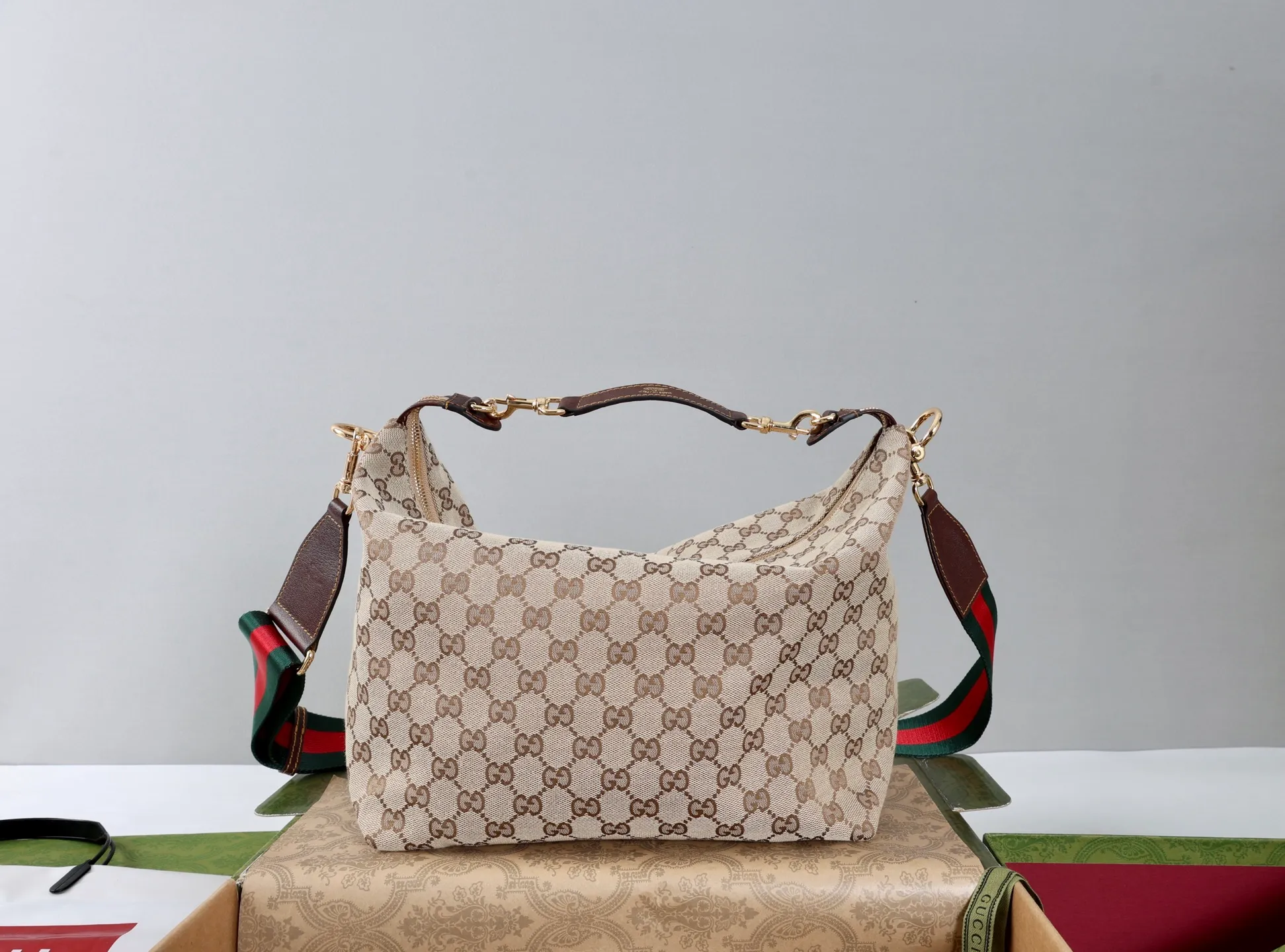 All categories Official website "Brand Women's Bags" Women's Bags 💙 GUCCI 2026 GUCCI new crossbody shoulder bag