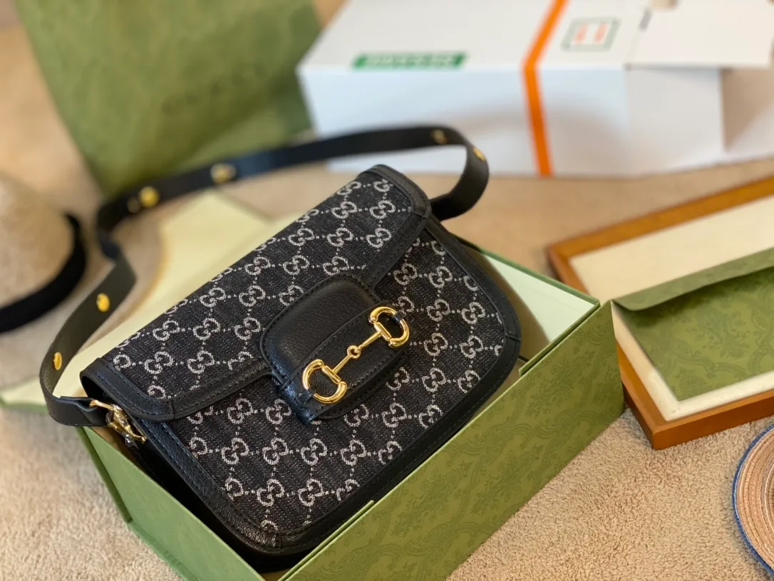 All categories Official website "Brand Women's Bags" Women's Bags 💙 GUCCI 2022 Official New Gucci Crossbody Bag Wholesale 58001900 High Quality Specifications: 25-18-8 CM