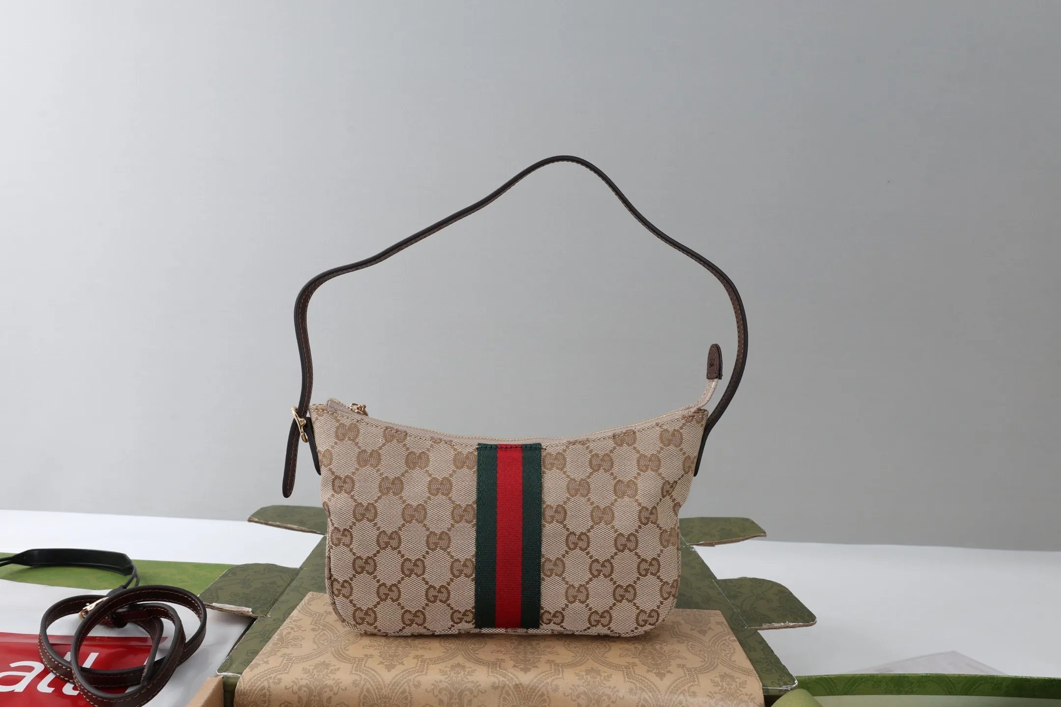 All categories Official website "Brand Women's Bags" Women's Bags 💙 GUCCI 2026 GUCCI new crossbody shoulder bag
