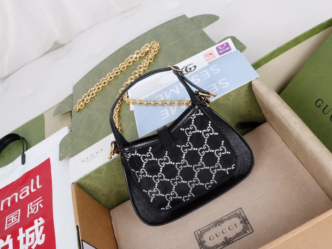 All categories Official website "Brand Women's Bags" Women's Bags 💙 GUCCI 2026 GUCCI new crossbody shoulder bag