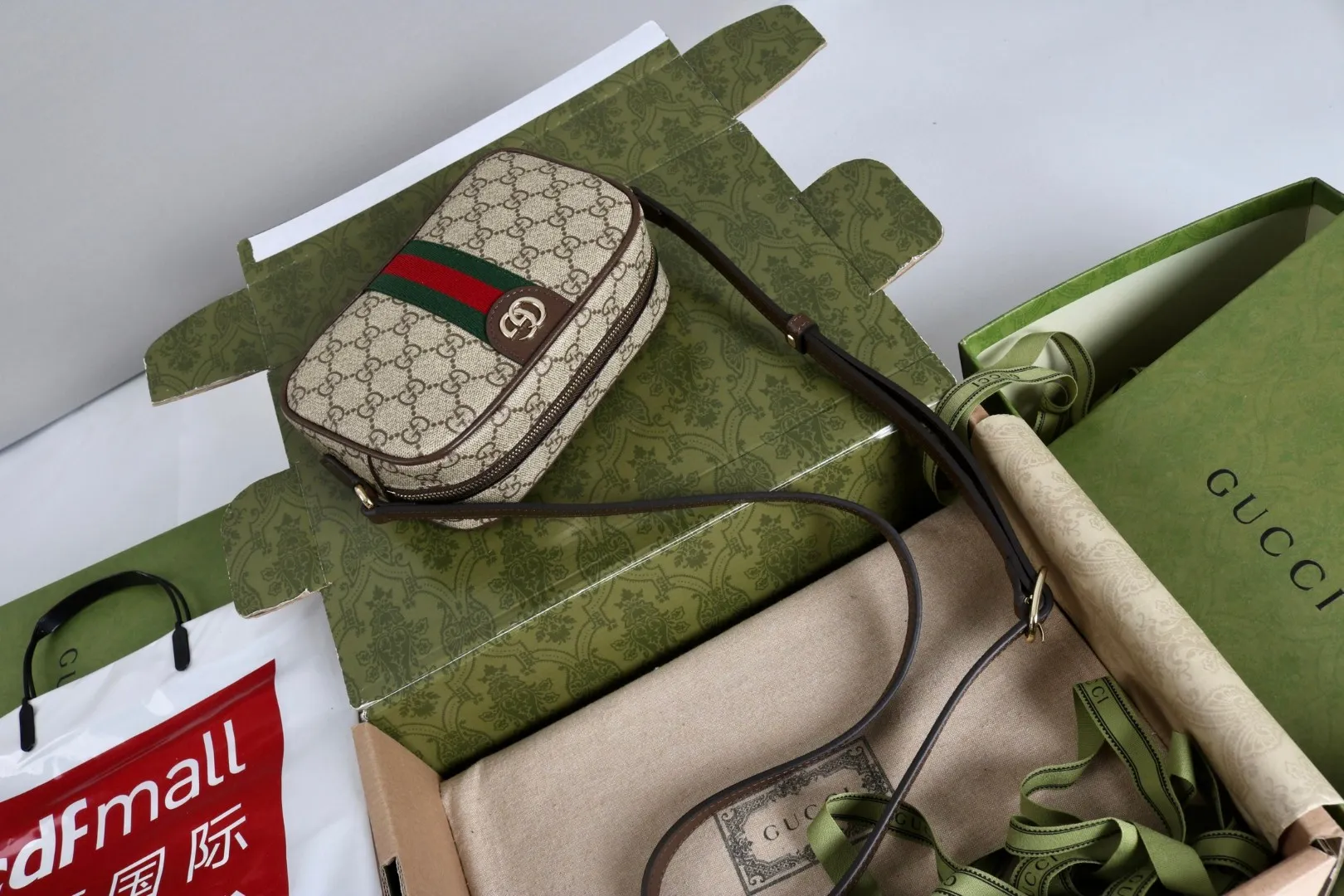 All categories Official website "Brand Women's Bags" Women's Bags 💙 GUCCI 2026 GUCCI new crossbody shoulder bag