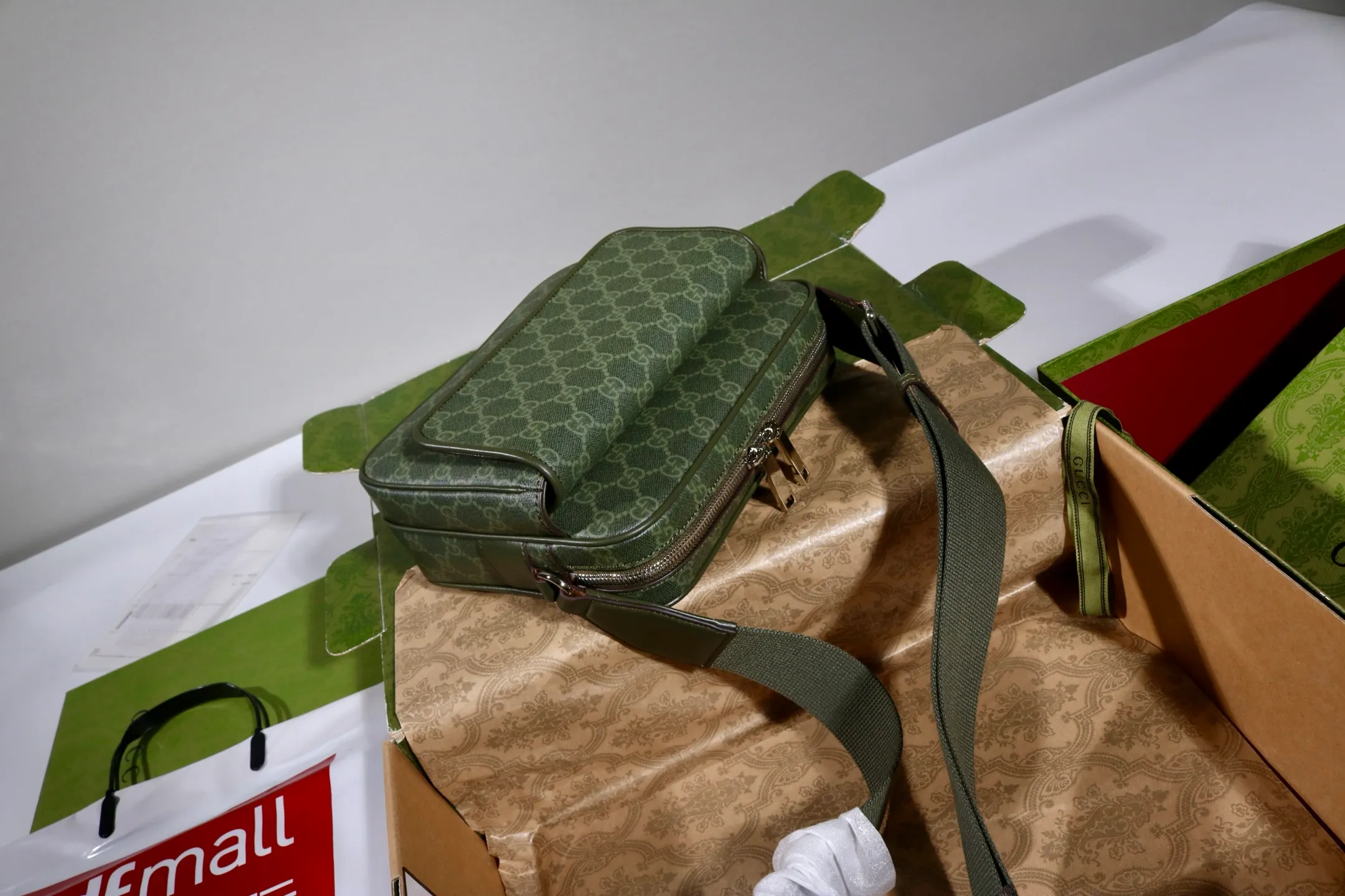 All categories Official website "Brand Women's Bags" Women's Bags 💙 GUCCI 2026 GUCCI new crossbody shoulder bag