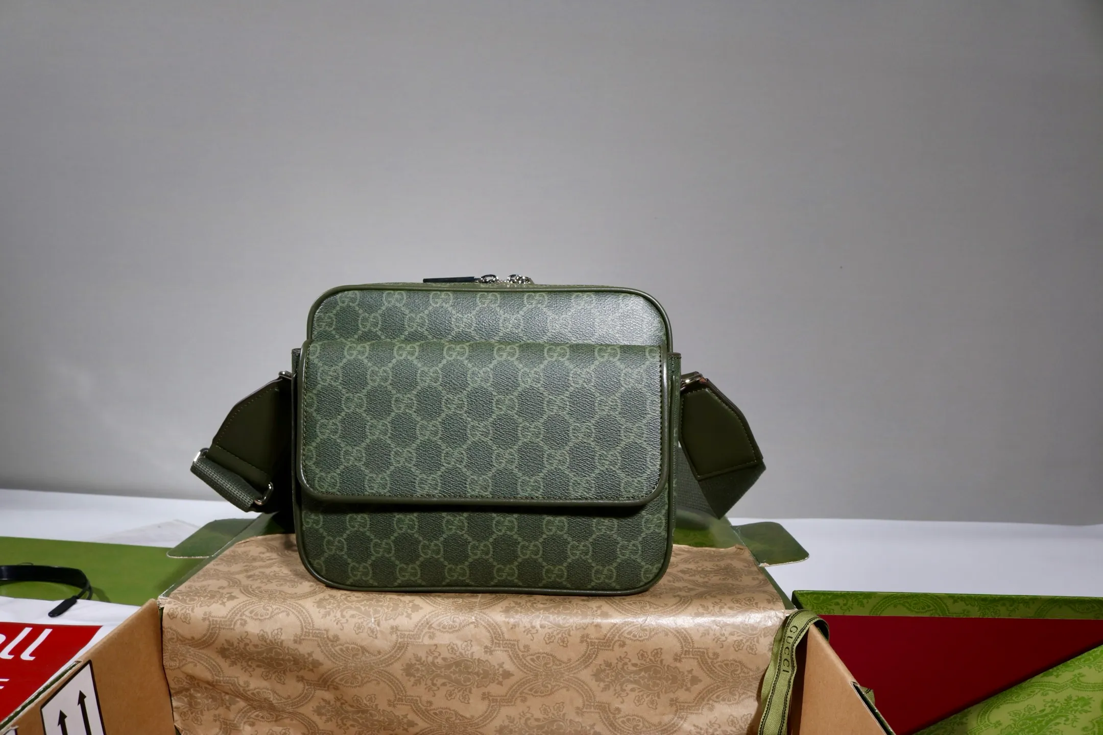 All categories Official website "Brand Women's Bags" Women's Bags 💙 GUCCI 2026 GUCCI new crossbody shoulder bag