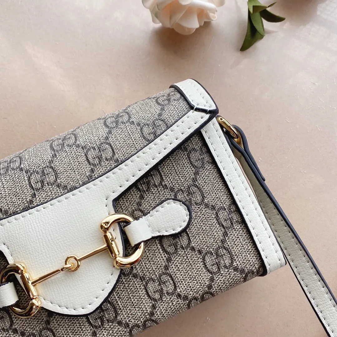 All categories Official website "Brand Women's Bags" Women's Bags 💙 GUCCI 2022 Official New Gucci Crossbody Bag Wholesale 58001500 High Quality Specifications: 18-12-5CM