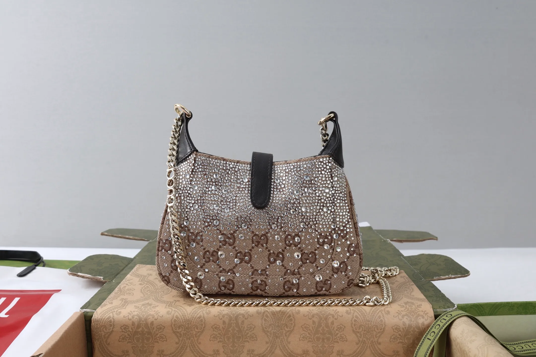 All categories Official website "Brand Women's Bags" Women's Bags 💙 GUCCI 2026 GUCCI new crossbody shoulder bag