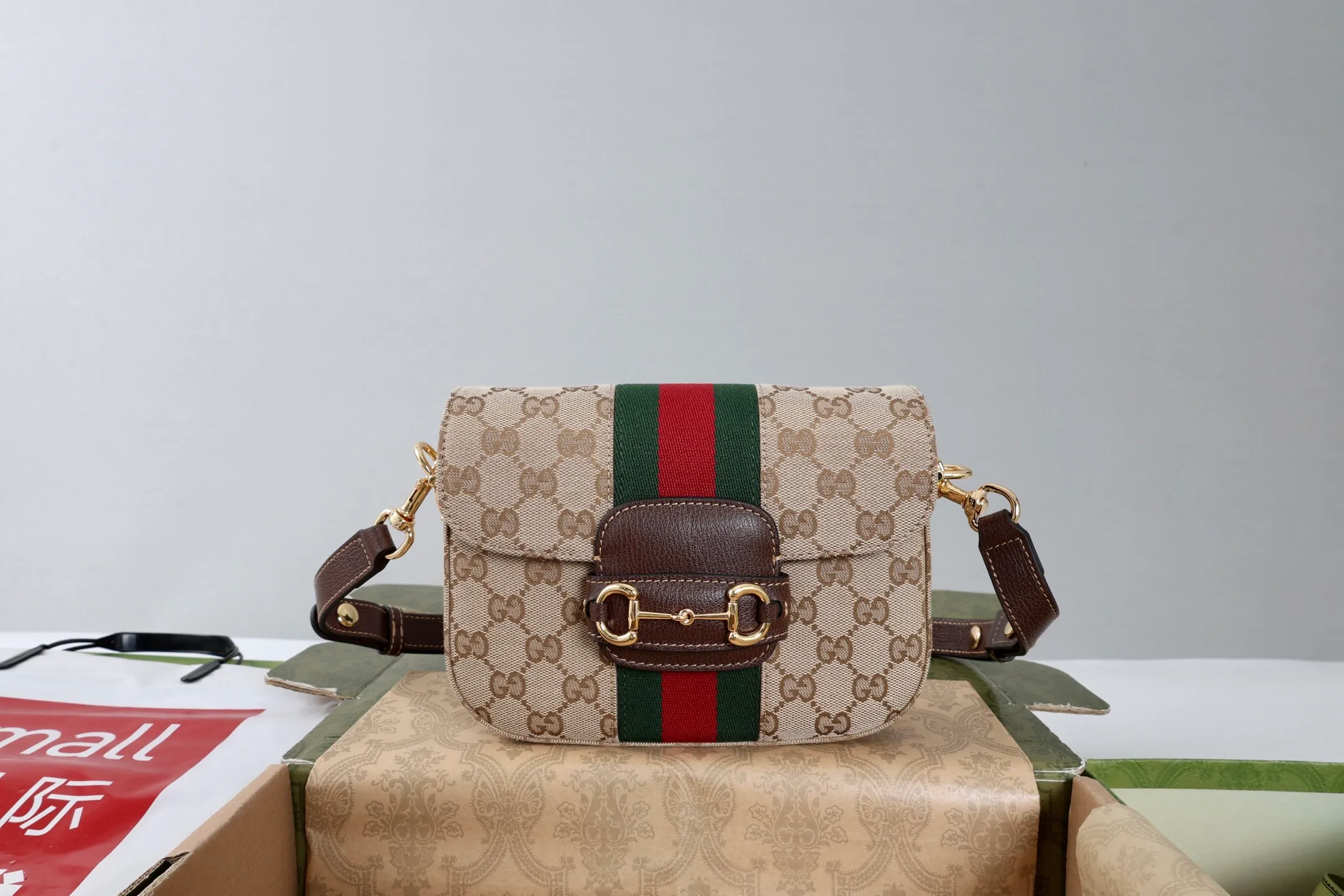 All categories Official website "Brand Women's Bags" Women's Bags 💙 GUCCI 2026 GUCCI new crossbody shoulder bag