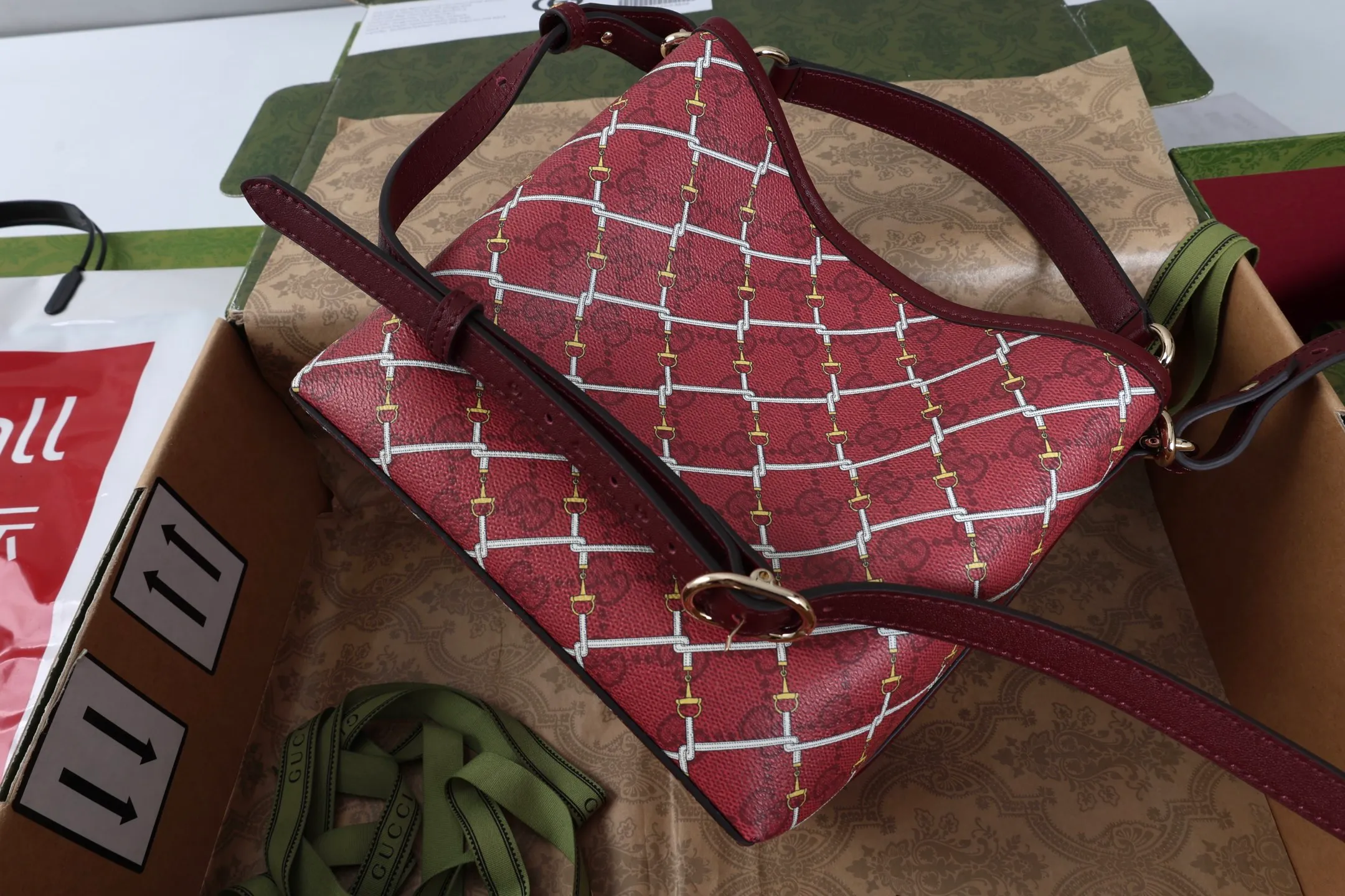 All categories Official website "Brand Women's Bags" Women's Bags 💙 GUCCI 2026 GUCCI new crossbody shoulder bag