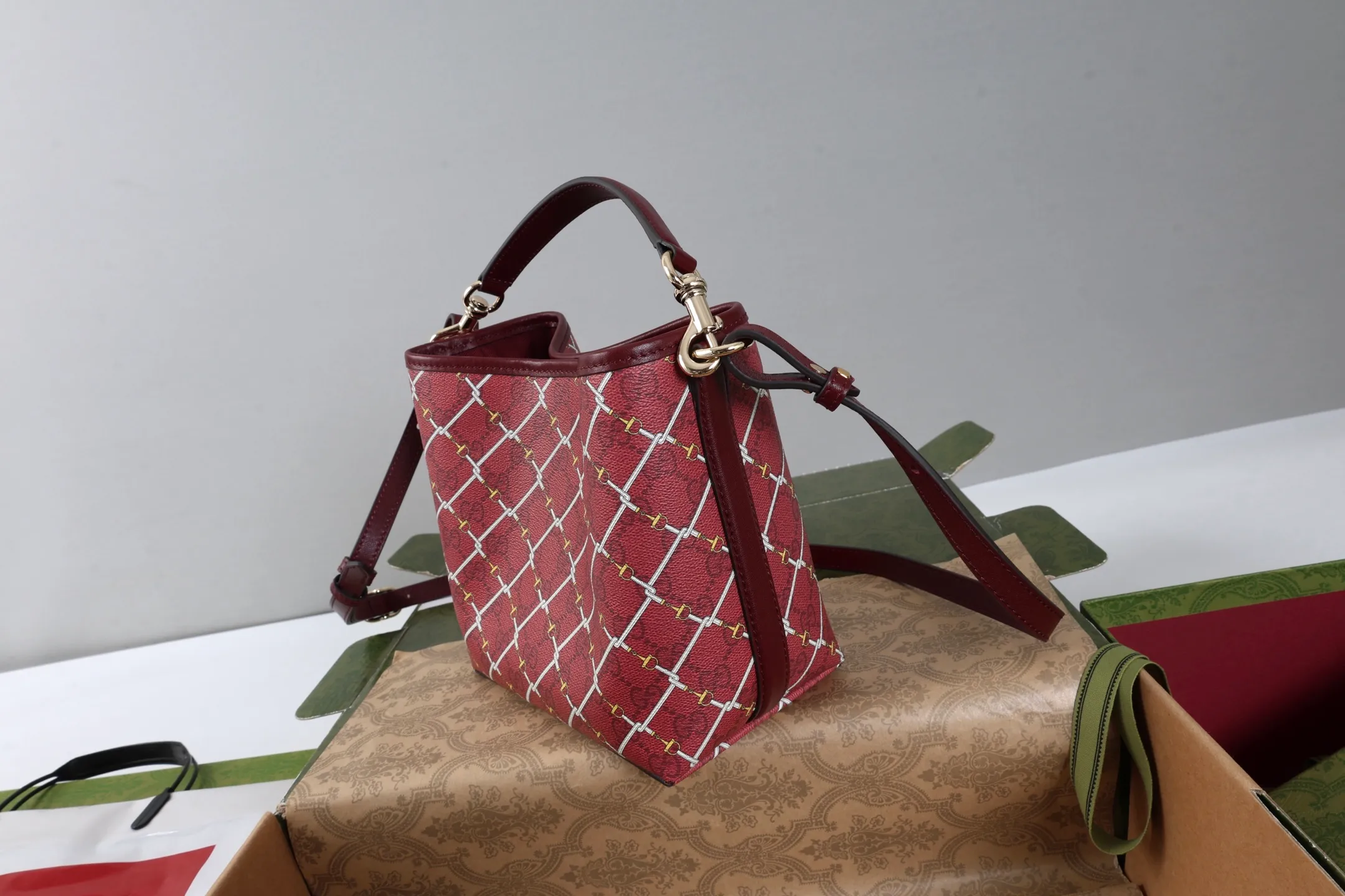 All categories Official website "Brand Women's Bags" Women's Bags 💙 GUCCI 2026 GUCCI new crossbody shoulder bag
