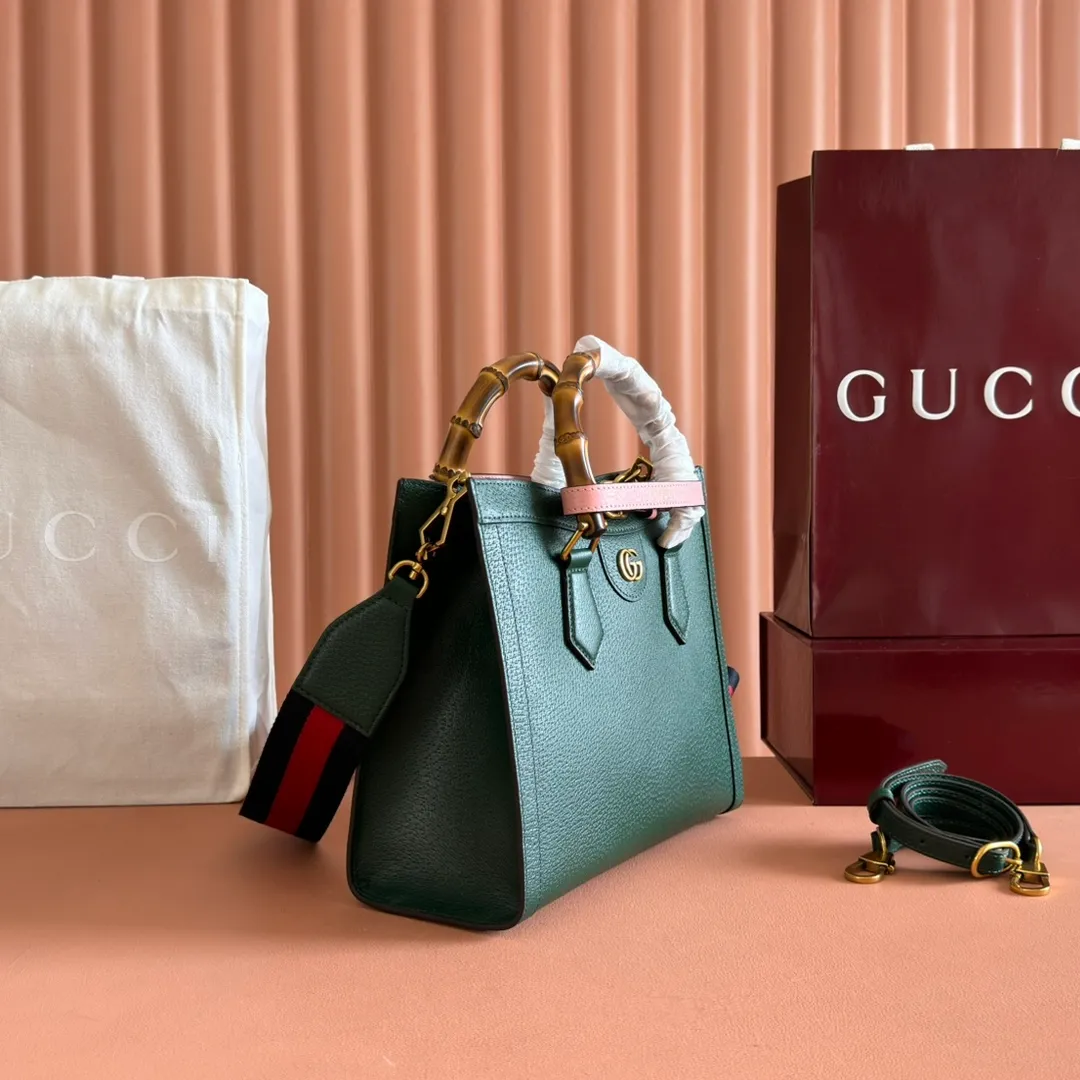 p1580. 📣📣📣【Original leather accessories🌈Full set of counter packaging】🔥🔥Small tote bag combines two recognizable brand elements, bamboo handles and double G accessories. "The blue leather material contrasts with the two khaki buckles, highlighting the smart and elegant temperament. Size: 27*24*11cm Model: 702721.
