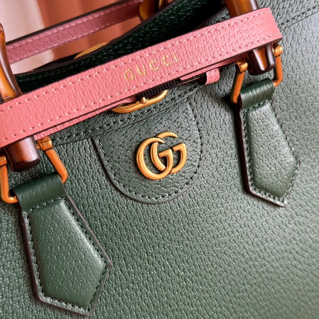 p1580. 📣📣📣【Original leather accessories🌈Full set of counter packaging】🔥🔥Small tote bag combines two recognizable brand elements, bamboo handles and double G accessories. "The blue leather material contrasts with the two khaki buckles, highlighting the smart and elegant temperament. Size: 27*24*11cm Model: 702721.