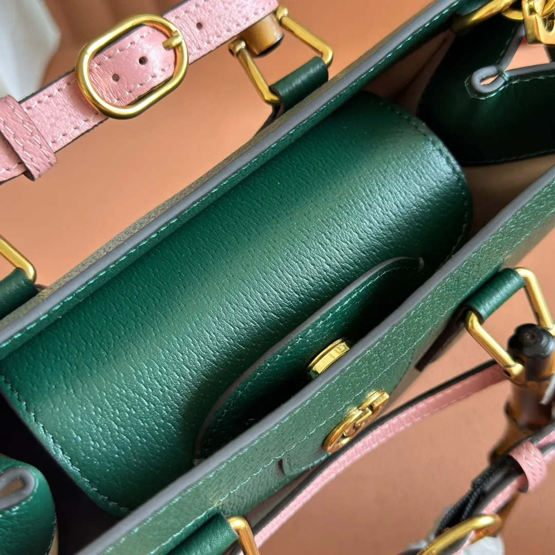 p1580. 📣📣📣【Original leather accessories🌈Full set of counter packaging】🔥🔥Small tote bag combines two recognizable brand elements, bamboo handles and double G accessories. "The blue leather material contrasts with the two khaki buckles, highlighting the smart and elegant temperament. Size: 27*24*11cm Model: 702721.
