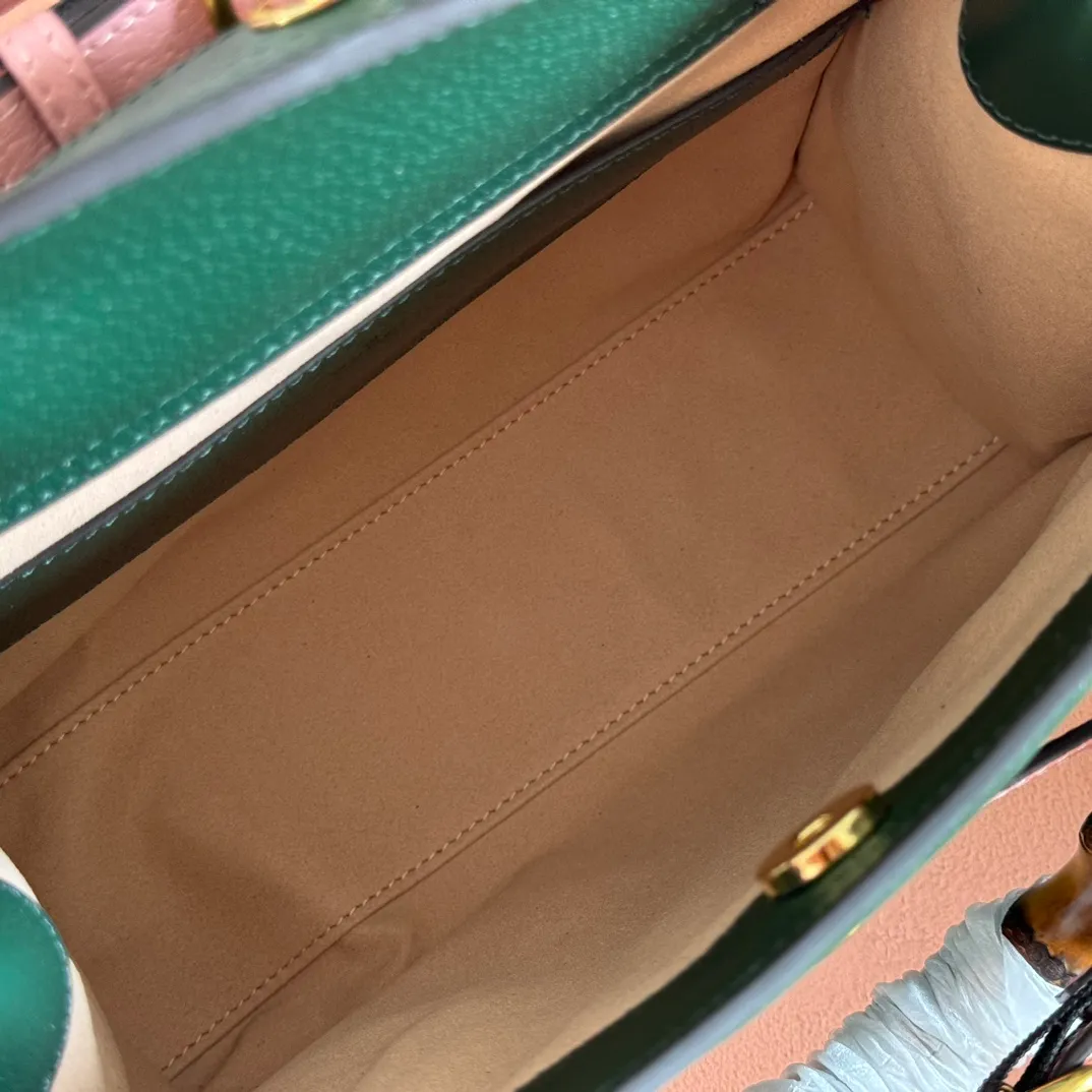 p1580. 📣📣📣【Original leather accessories🌈Full set of counter packaging】🔥🔥Small tote bag combines two recognizable brand elements, bamboo handles and double G accessories. "The blue leather material contrasts with the two khaki buckles, highlighting the smart and elegant temperament. Size: 27*24*11cm Model: 702721.