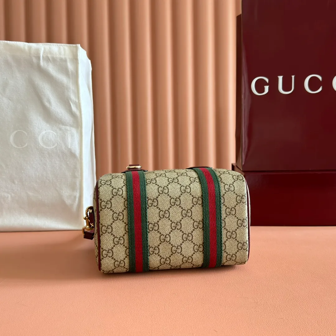 p880. 💋💋💋"With full set of original counter packaging" [New Product] The Ophidia series ingeniously interprets novel silhouettes and functions, with iconic beige and brown colors, creating a bag with soft texture and fashionable style. Beige and dark brown GG monogram coated fabric Brown leather trim Light gold tone hardware Green linen cotton blend lining Double G Web strap Interior: One card compartment Leather shoulder strap Height: 47 cm Zip closure Ident.: 838480. Dimensions: 21cm (width) x 12.5cm (height) x 5cm (depth) Weight: about 327g Color: brown/pvc. Made in Italy