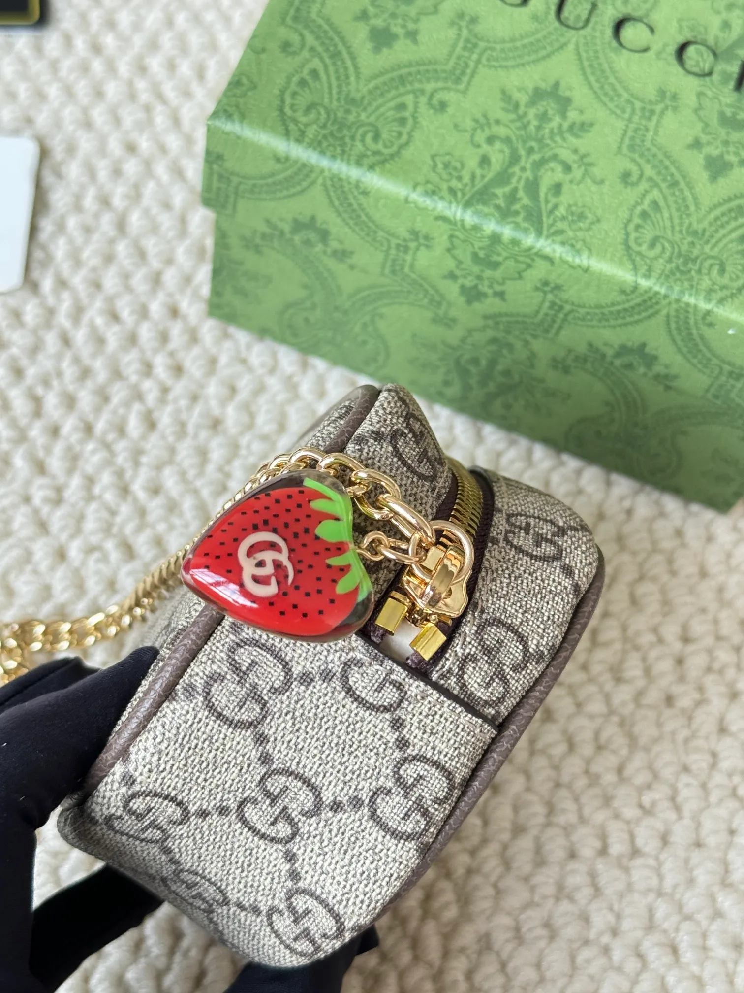 💰180 GUCCI/Gucci new women's beige/ebony canvas strawberry zipper coin purse