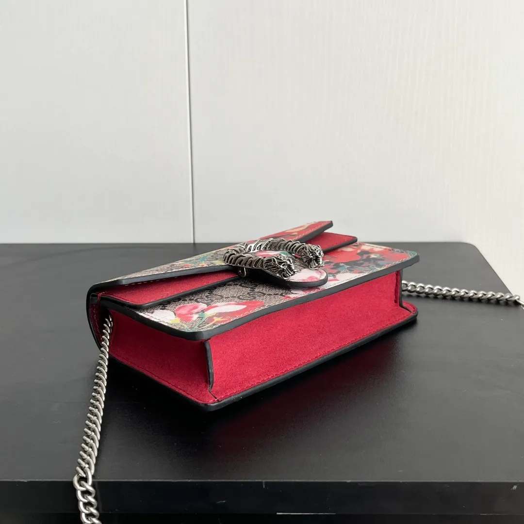 Actual shot #💰260 with box Model: 476432 Date red flower Size: 16.5x10x4.5cm 𝙂𝙪𝙘𝙘𝙞 𝘿𝙞𝙤𝙣𝙮𝙨𝙪𝙨 𝙈𝙞𝙣𝙞 16.5 Xiaogujia’s entry-level small bag is recommended. It’s not worth mentioning. It’s a classic model that can be said to be the symbol of Xiaogujia. The classic mini Dionysian buckle is paired with calfskin. This bag has a very high appearance rate. It is simply a tool for daily wear and is very popular on the street❗️