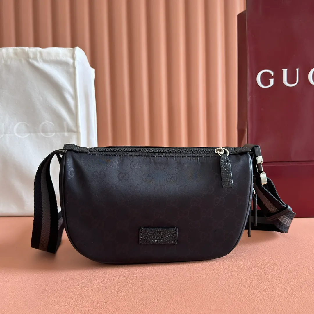 p700📣📣📣 (with complete cabinet packaging) [gucci Gucci]‼ G Home 👉New style. The market's top exclusive goods control, special/counter quality 💯Using imported cowhide, original hardware! Exquisite workmanship. 💯Exclusive physical photos📷👉The quality can be seen in the picture👄👄😘😘. Style number: 449132. Size: 24*13*15. Color: Gram-pressed cloth.