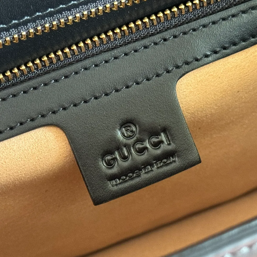 p1360. 💋💋💋【Original leather with complete packaging】‼ G Home 👉New style. The market's top exclusive goods control, special/counter quality 💯Using imported cowhide, original hardware! Exquisite workmanship. 💯Exclusive physical photos📷👉The quality can be seen in the picture👄👄😘😘. Style number: 421882. Dimensions: width 25.5*height 17*side width 8. Color: black.
