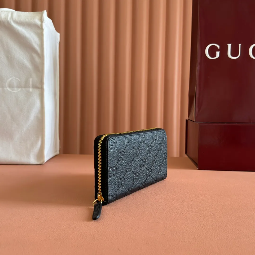 p480. 💋💋💋🔥"With full set of original green box packaging"🔥[New style] GG Emblem series super soft pink embossed/full leather wallet model: 821803. Dimensions: 19 (length) x 10 (width) x 2.5cm (thickness) Color: black full leather/original leather. Made in Italy