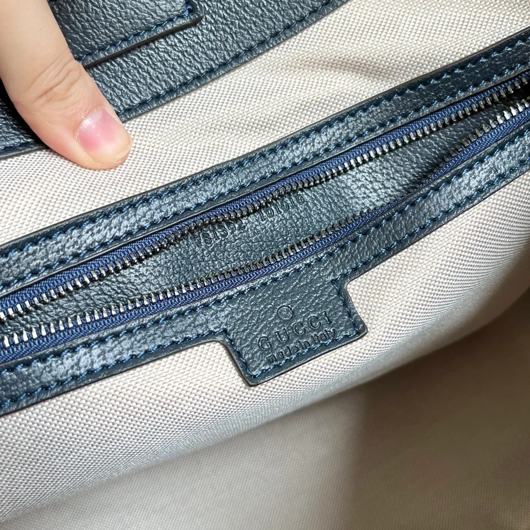 Actual shot #💰300 Model 781392 Large Size 34/32/17cm Gucci Ophidia hobo underarm bag Today’s aura is given by hobo! ! ! This bag really blends into daily life, casual and fashionable. The bag has a large capacity but is light and compact, which can be very suitable for daily outings. The shoulder straps are longer than ordinary armpit bags and can be adjusted. I fell in love at first sight and can be used fashionably at the same time!
